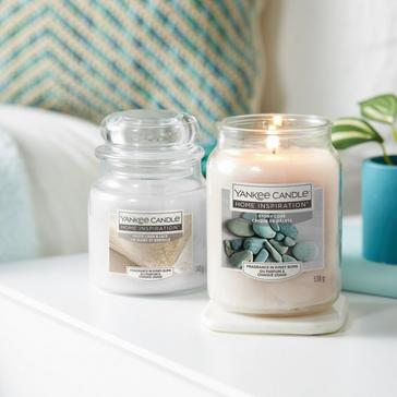 White Yankee candle White Linen & Lace Medium Jar