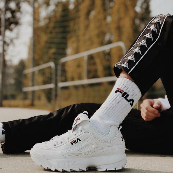 Fila Disruptor II e pantaloni Kappa