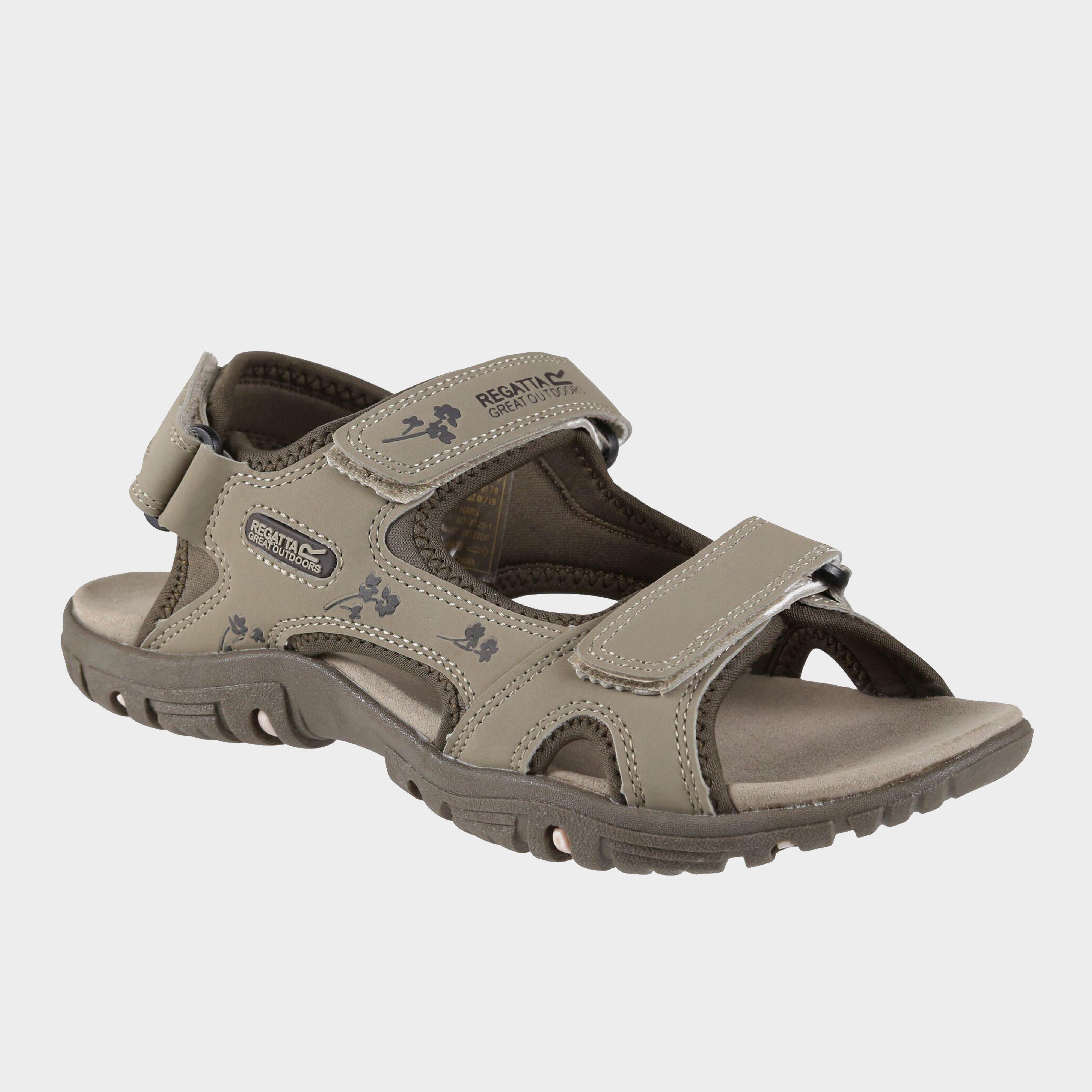 walking sandals go outdoors