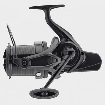 black Daiwa Crosscast 20 45 SCW 5000C QD