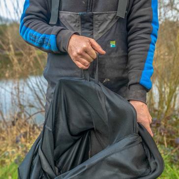 Black PRESTON INNOVATION 2m Carp Mesh Keepnet