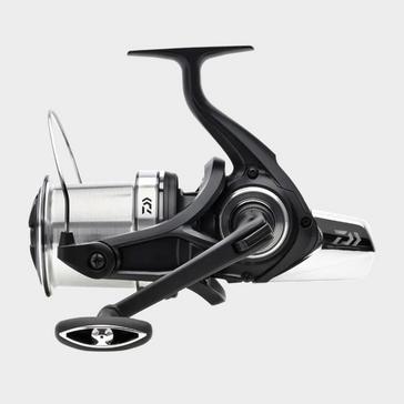 Black Daiwa 23 Super Spod Rod 25 SCW Reel