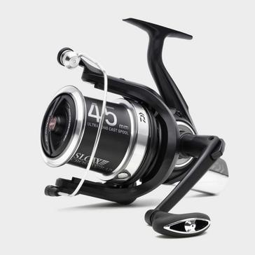 Black Daiwa 23 Super Spod Rod 25 SCW Reel