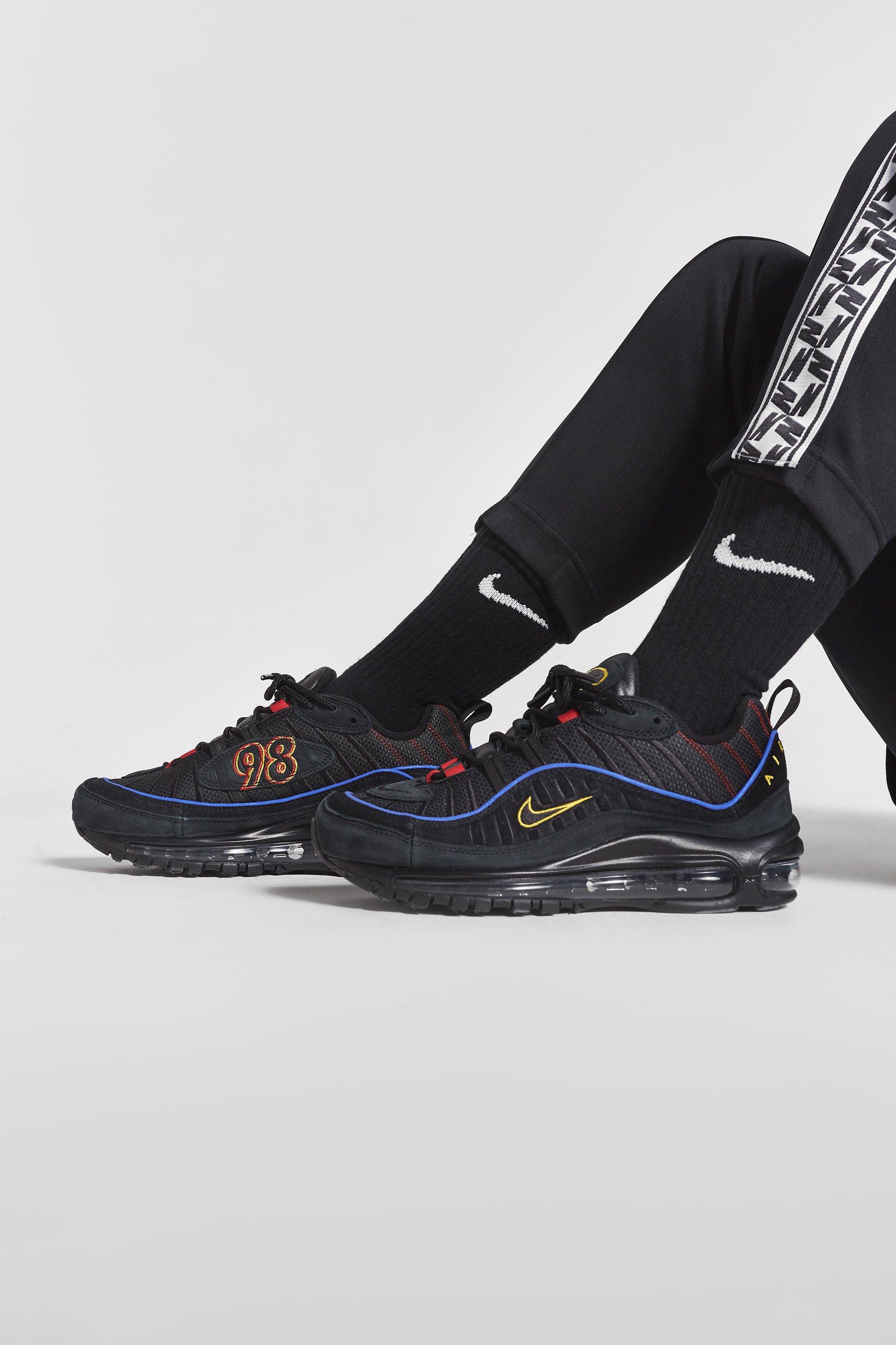 Air max 98 outlet black amarillo on feet