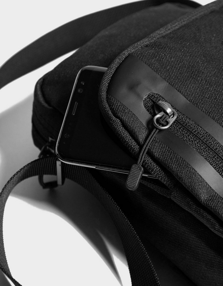 Damska NIKE TOREBKA CORE SMALL CROSSBODY BAG BA5268-010 Czarny