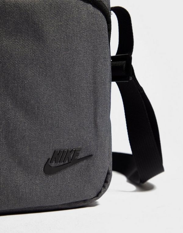 Nike Core Small Crossbody Bag | JD Sports