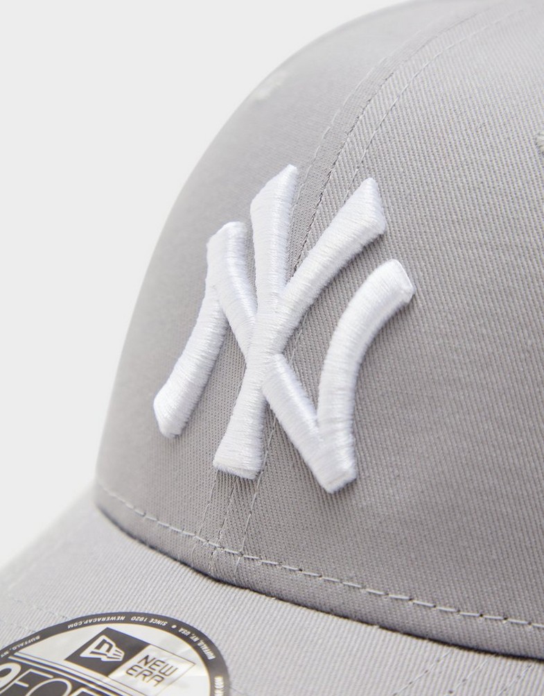 Дамска шапка NEW ERA MLB 9FORTY NEW YORK YANKEES CAP GRAY/WHITE