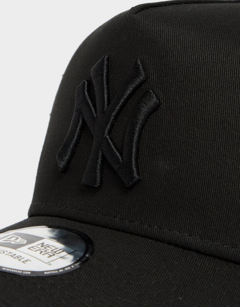 Férfi sapká NEW ERA SAPKA MLB TRUCKER NYY NEW YORK YANKEES BLKBLK 11579474 Fekete