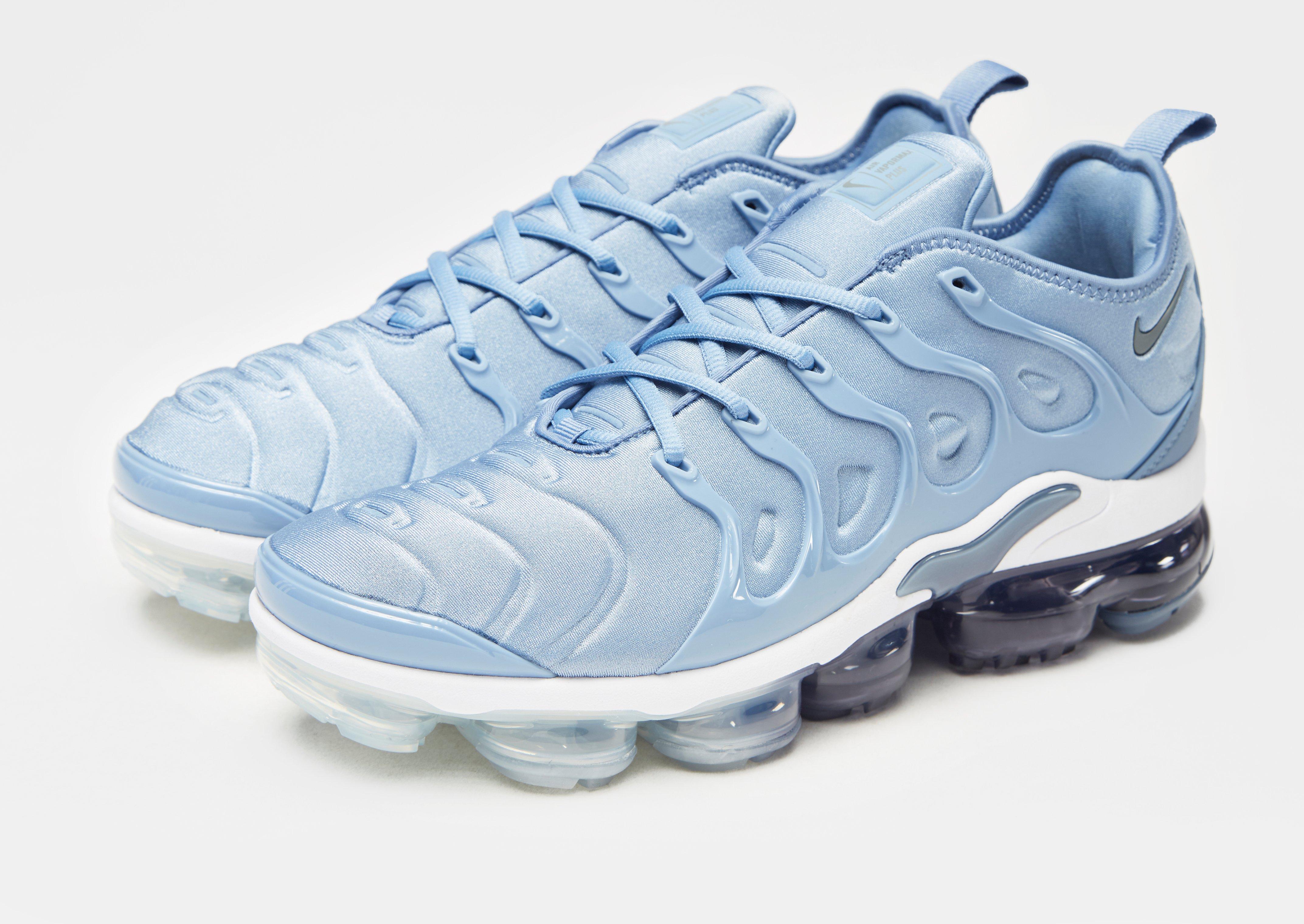 vapormax plus celeste