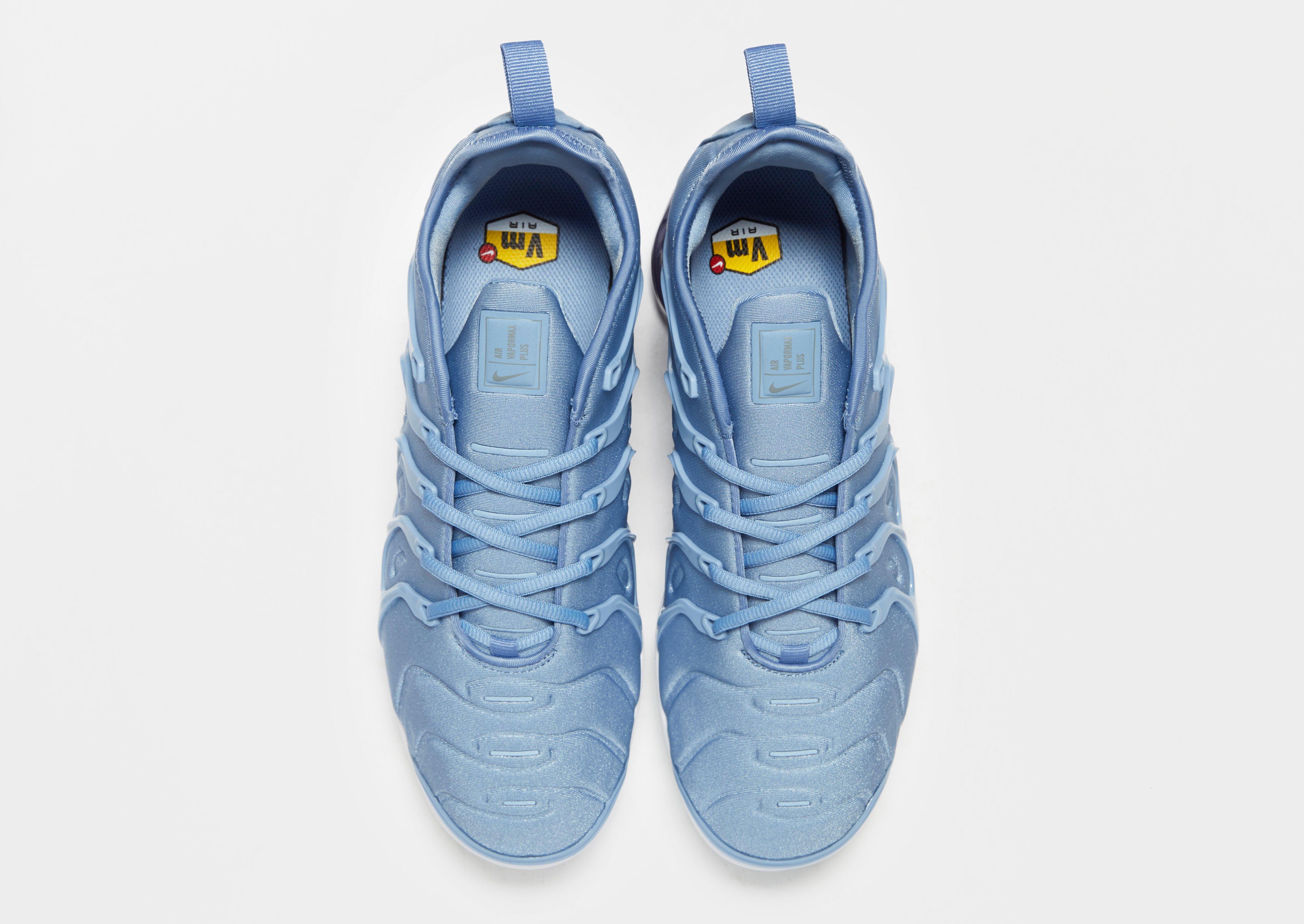 vapormax plus celeste