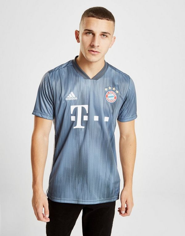 abbigliamento FC Bayern München 2018 abbigliamento FC Bayern München 2018