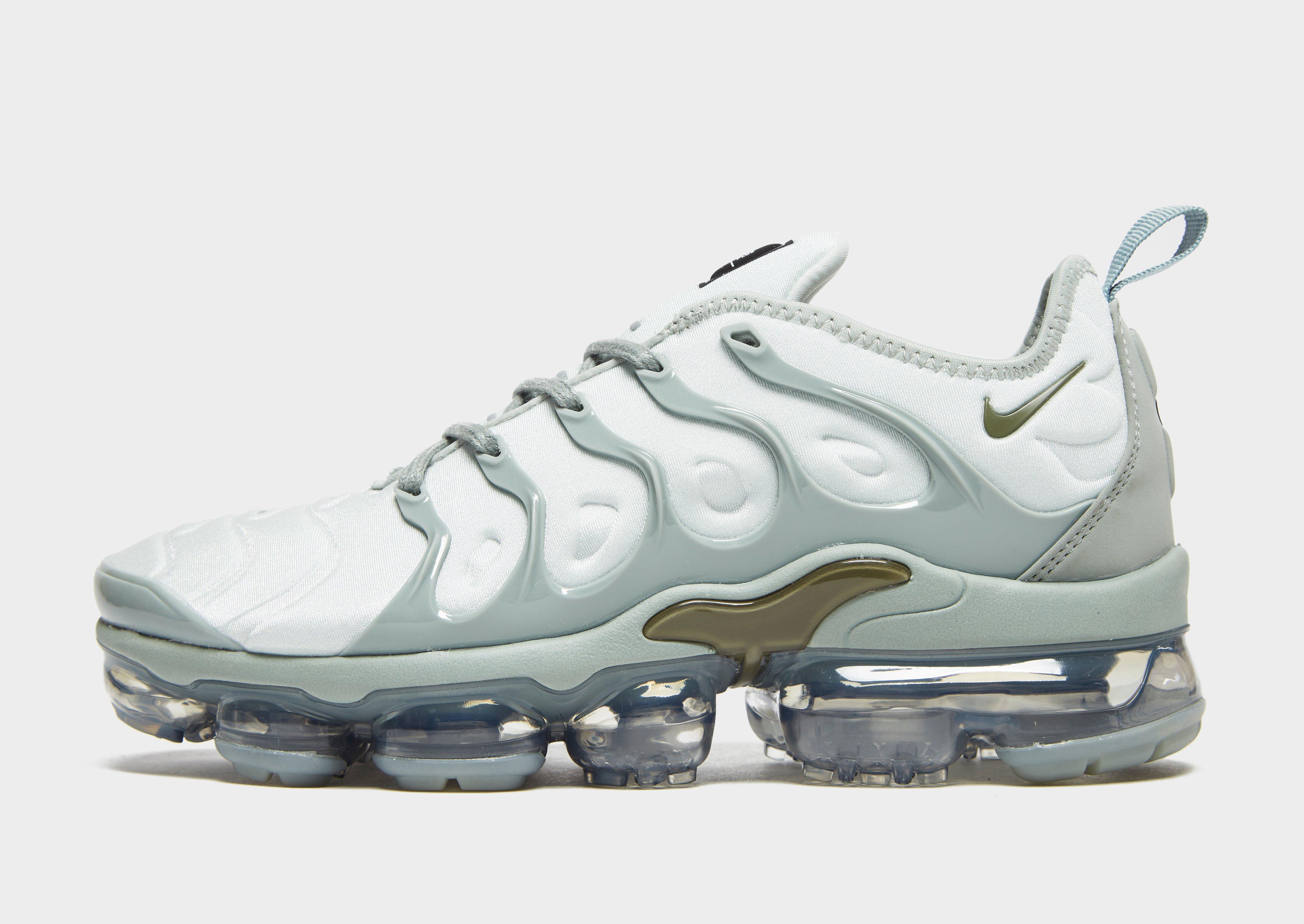 nike grey air vapormax plus trainers