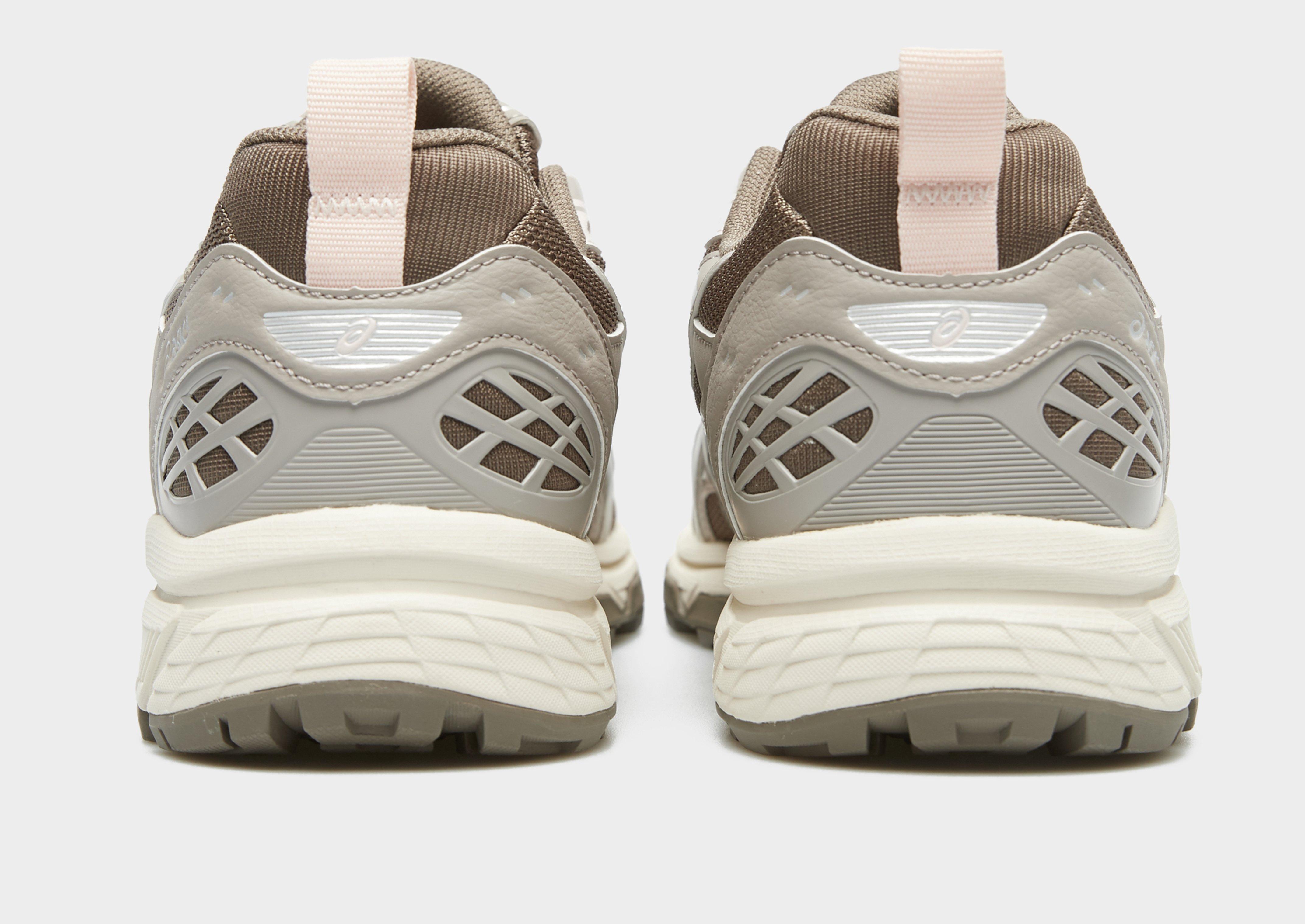 ASICS GEL-NUNOBIKI 1203A536-250 | колір Коричневий | Взуття в JD