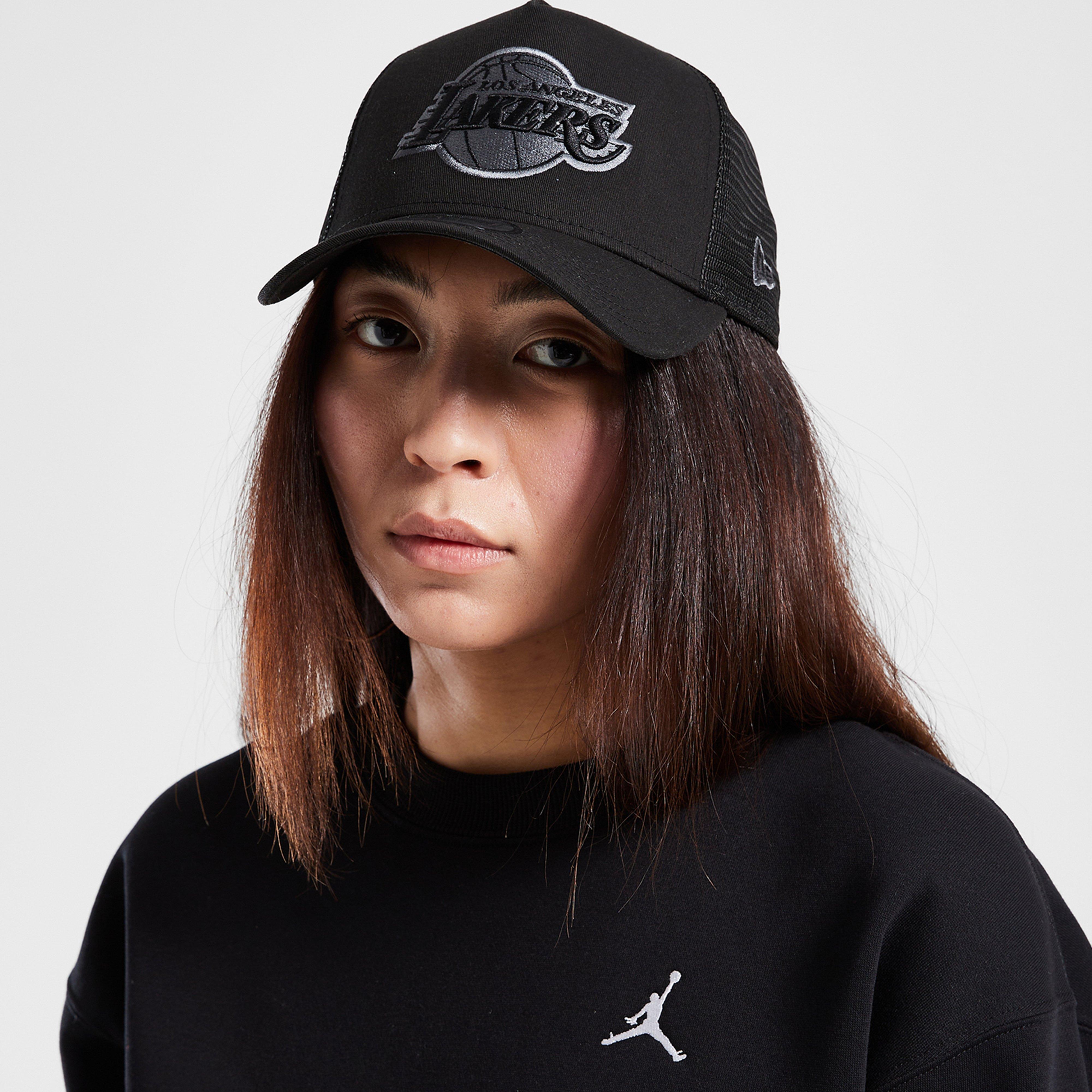 Дамска шапка NEW ERA ШАПКА BOB LOGO 9FORTY TRUCKER LAKERS LOS ANGELES LAK