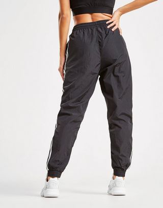 adidas Originals 3 Stripes Woven Trainingshose Damen | JD Sports adidas Originals 3 Stripes Woven Trainingshose Damen | JD Sports