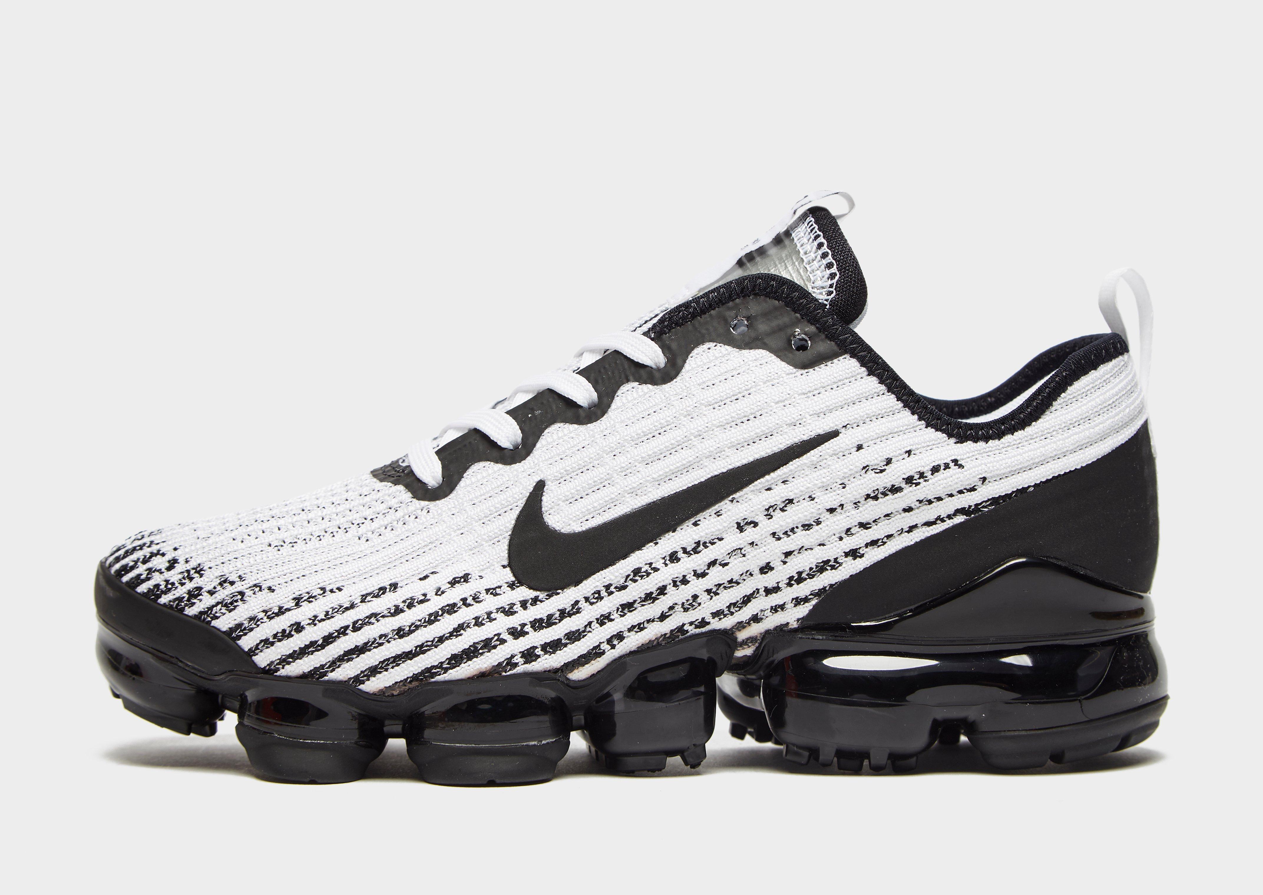 Nike vapormax black and white junior hotsell