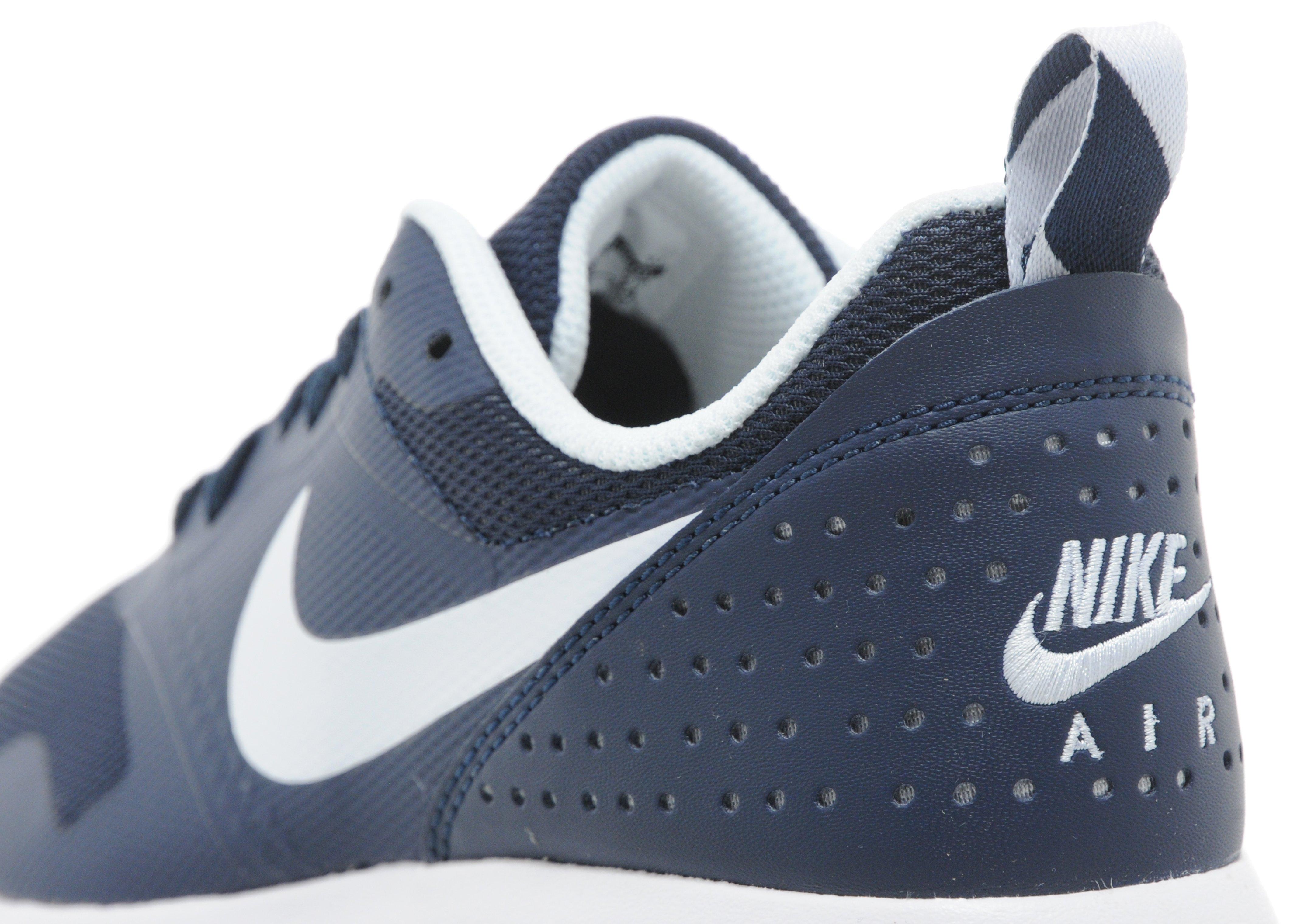 nike tavas trainers