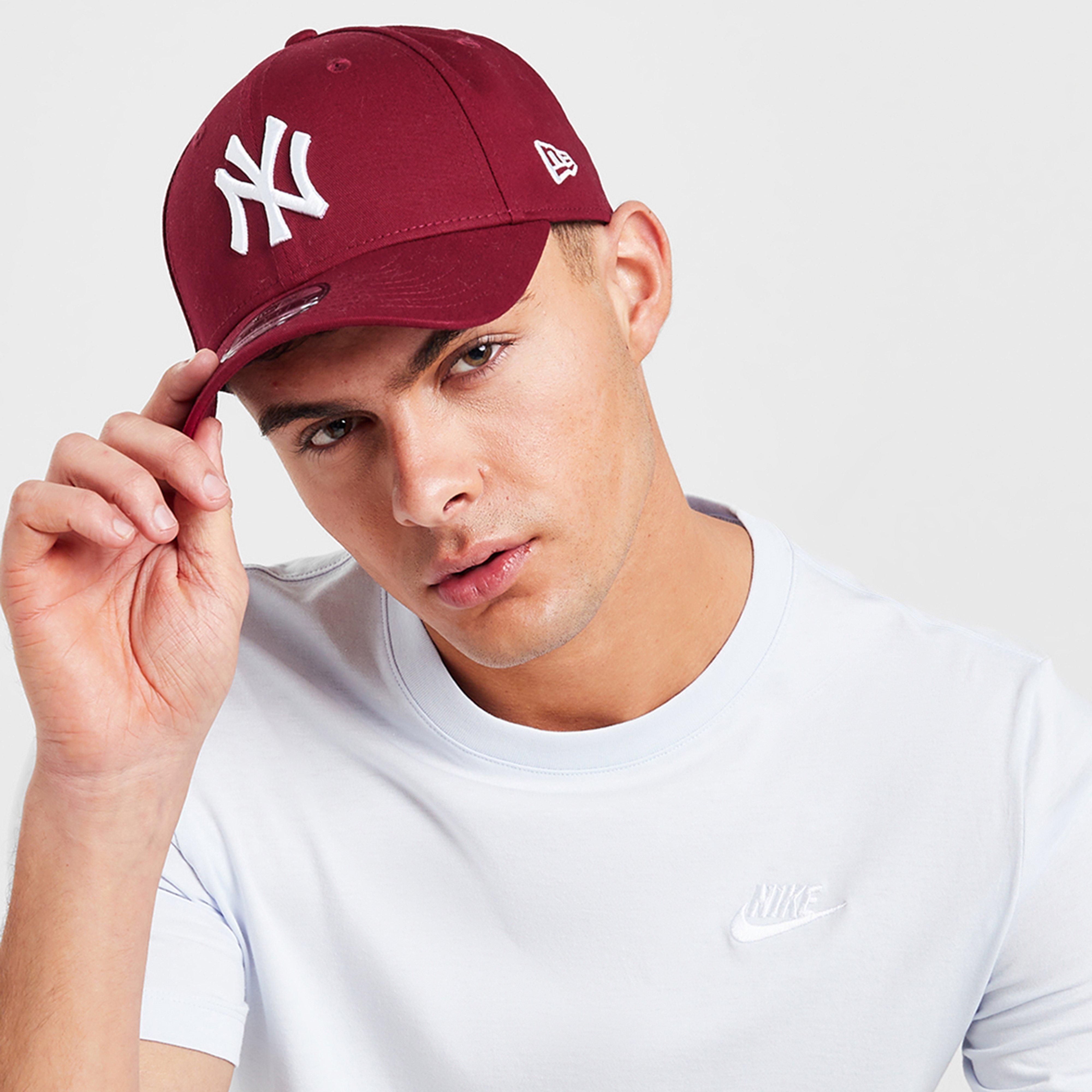 Дамска шапка NEW ERA ШАПКА LEAGUE ESSENTIAL 9FORTY NYY PURPLE NEW YORK YA