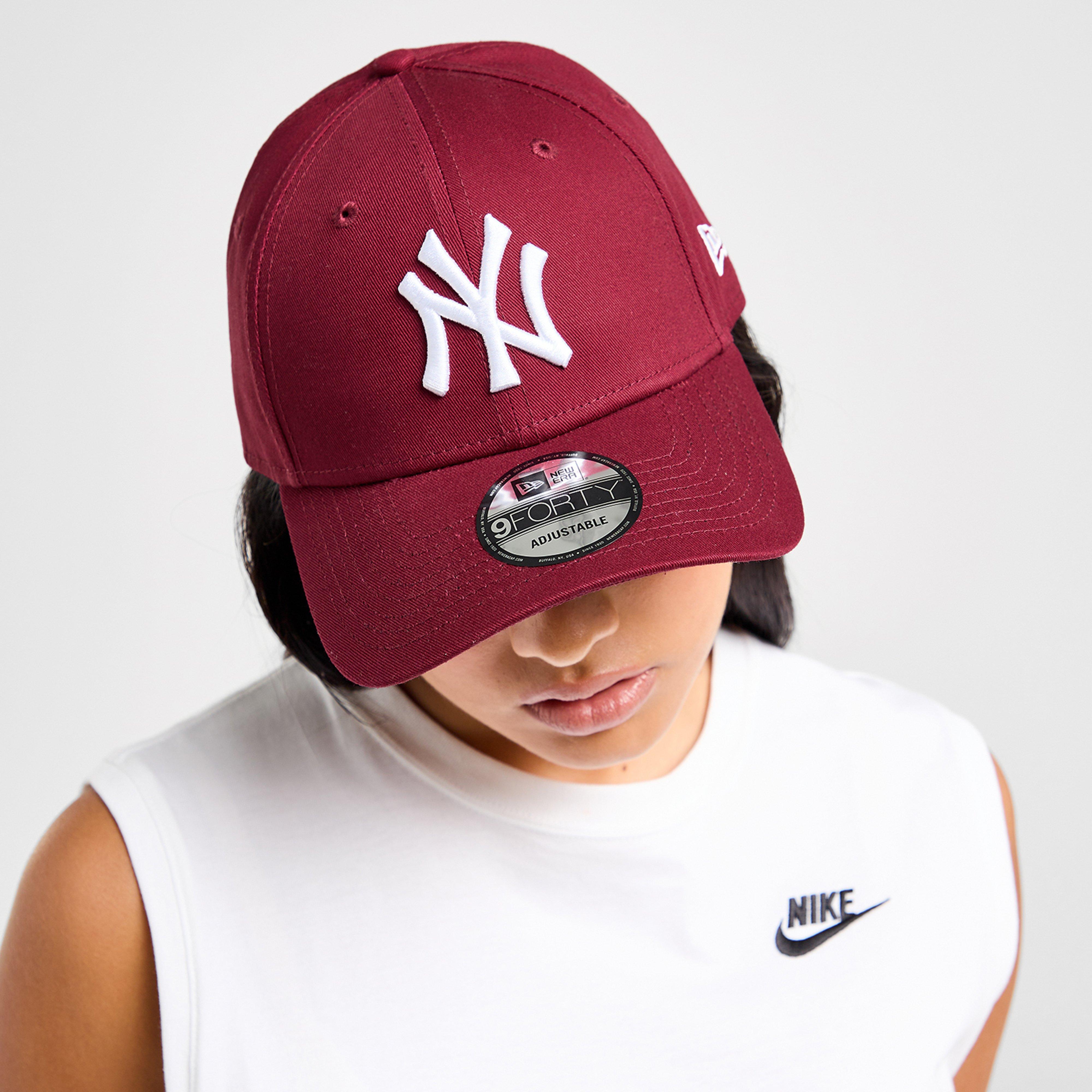 Дамска шапка NEW ERA ШАПКА LEAGUE ESSENTIAL 9FORTY NYY PURPLE NEW YORK YA