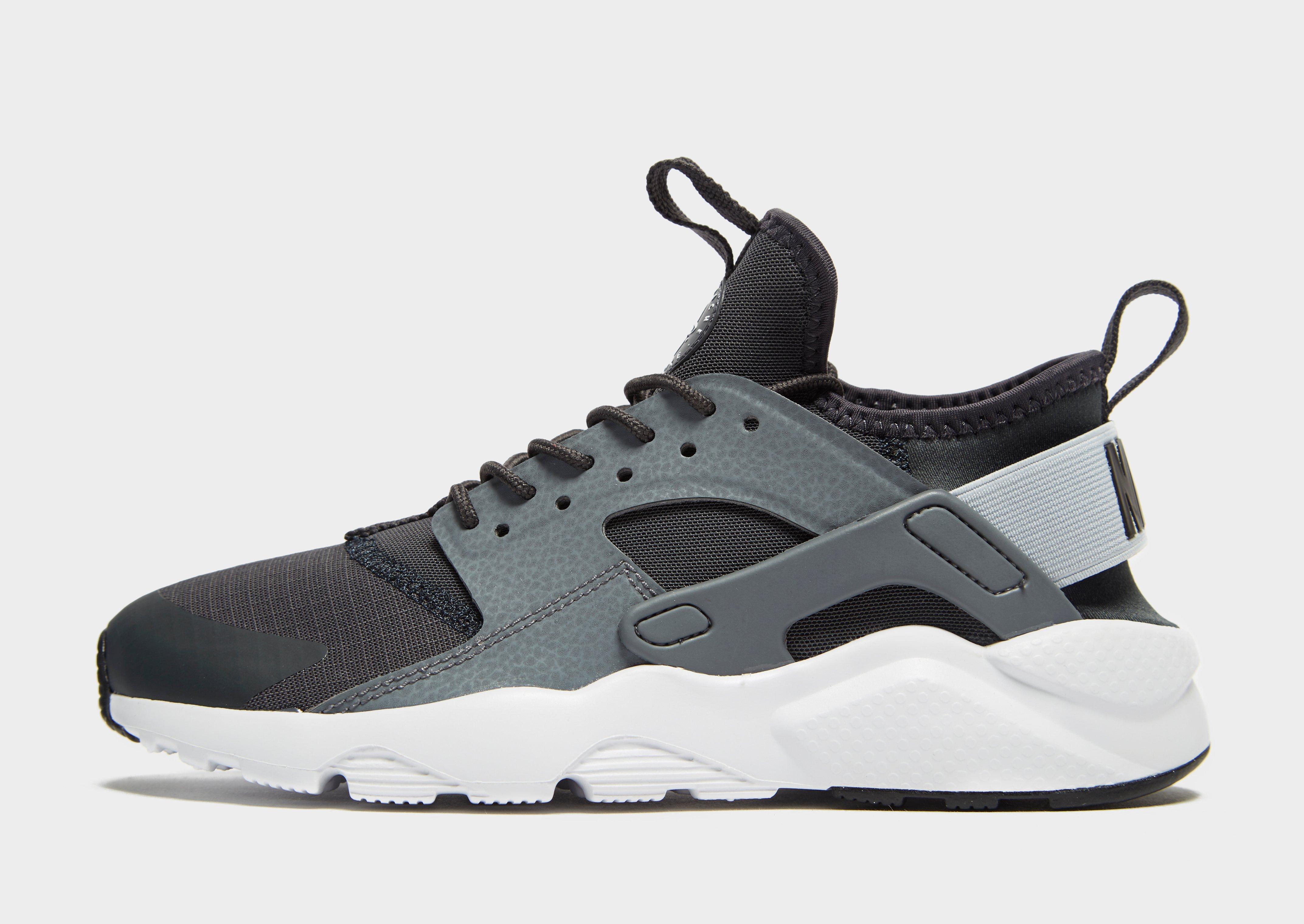 black huaraches junior 5.5