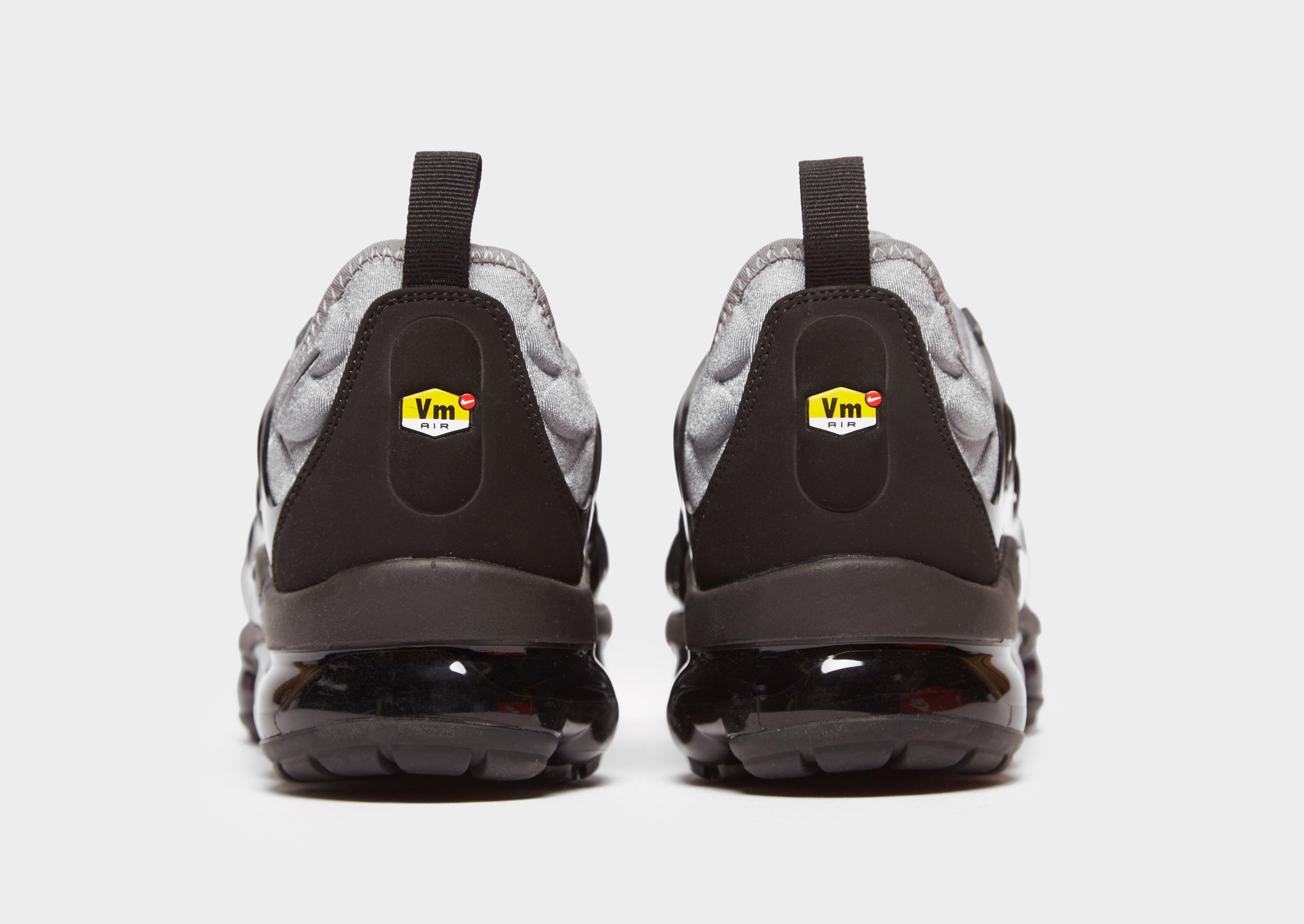 Мъжки маратонки NIKE AIR VAPORMAX PLUS CK0900001 Сив