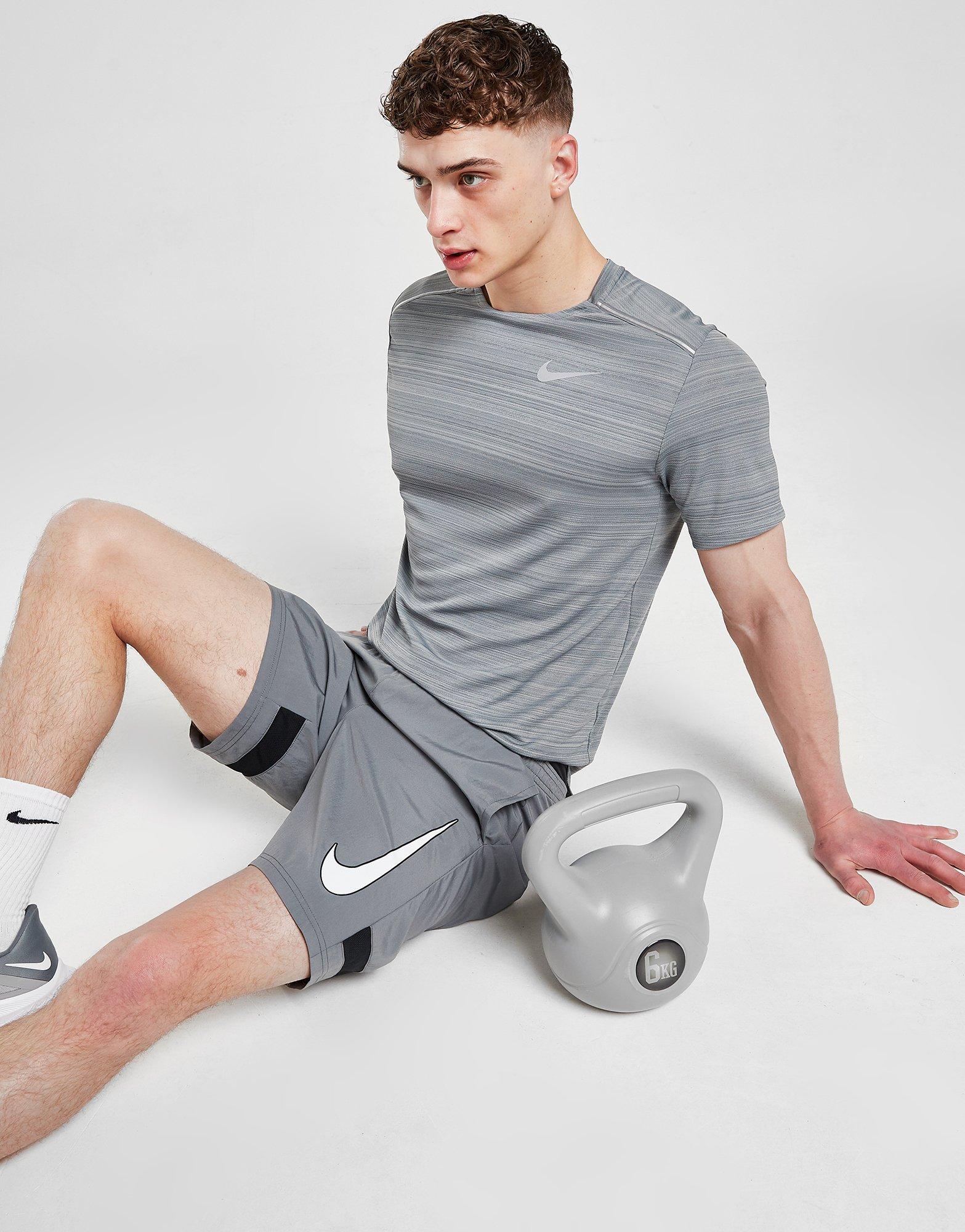 Pánske tričko NIKE MILER TEE SMOKE AJ7565084 Sivá