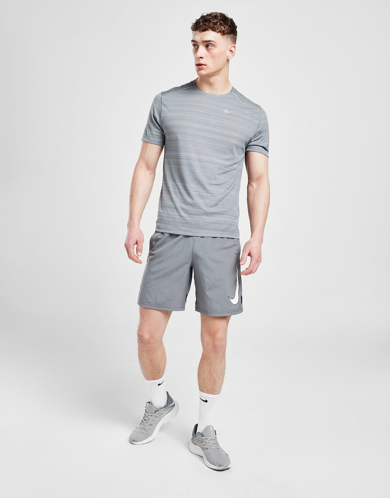 Pánske tričko NIKE MILER TEE SMOKE AJ7565084 Sivá