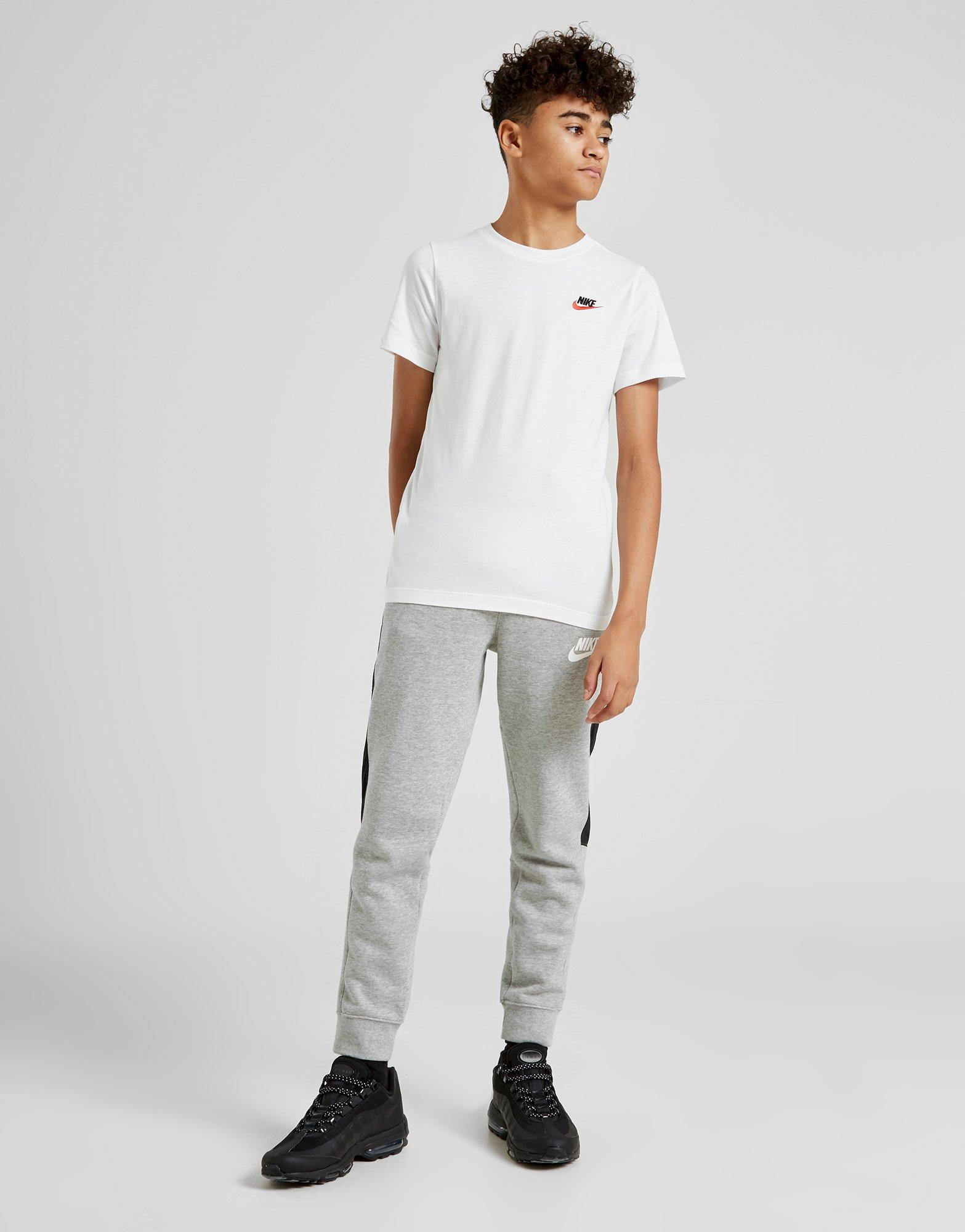 Detské tričko NIKE TRIČKO SPORTSWEAR B AR5254-100 Bílá