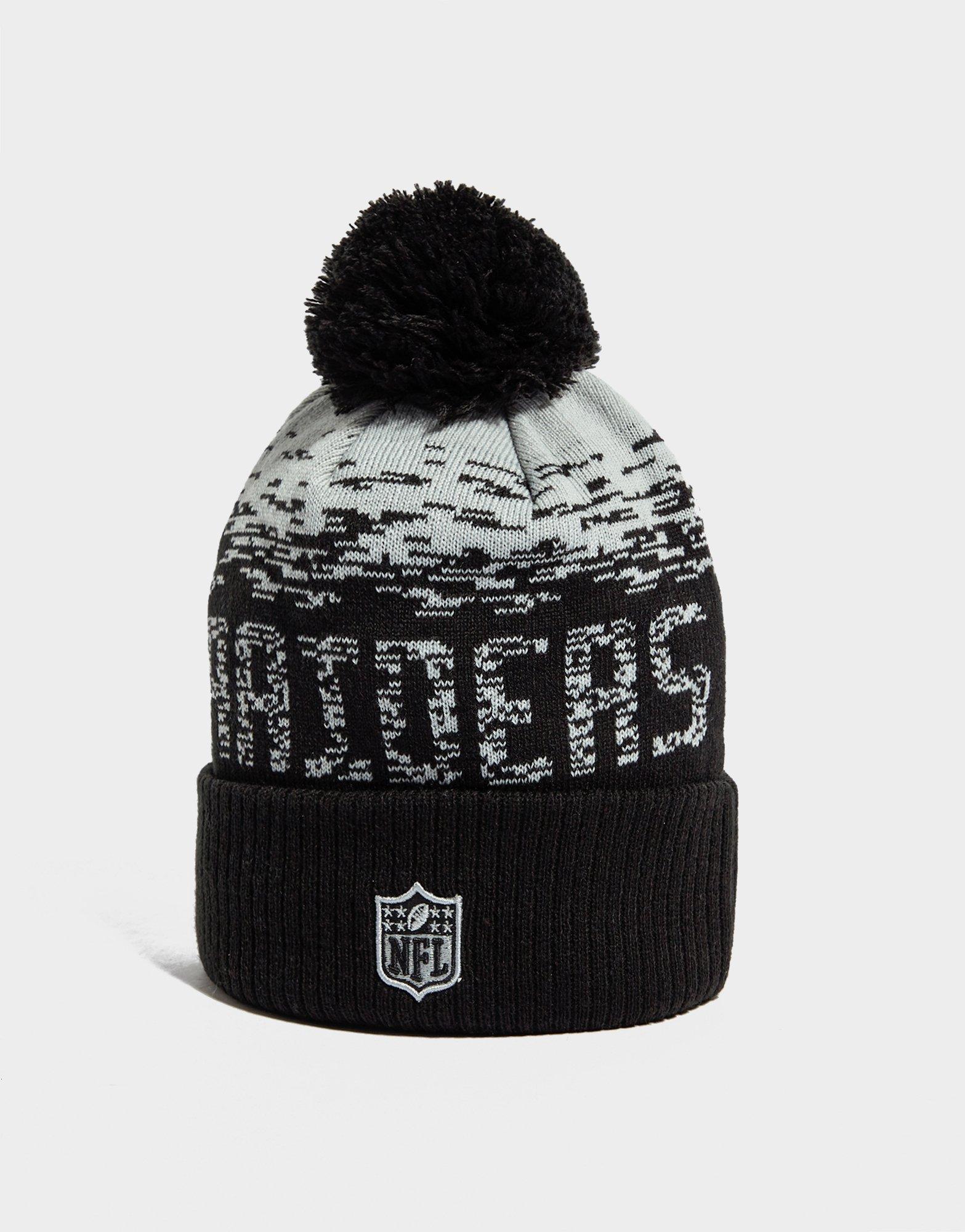 Férfi téli sapká NEW ERA NFL LAS VEGAS RAIDERS POM BEANIE HAT OAKLAND RAIDERS 12122720 Fekete