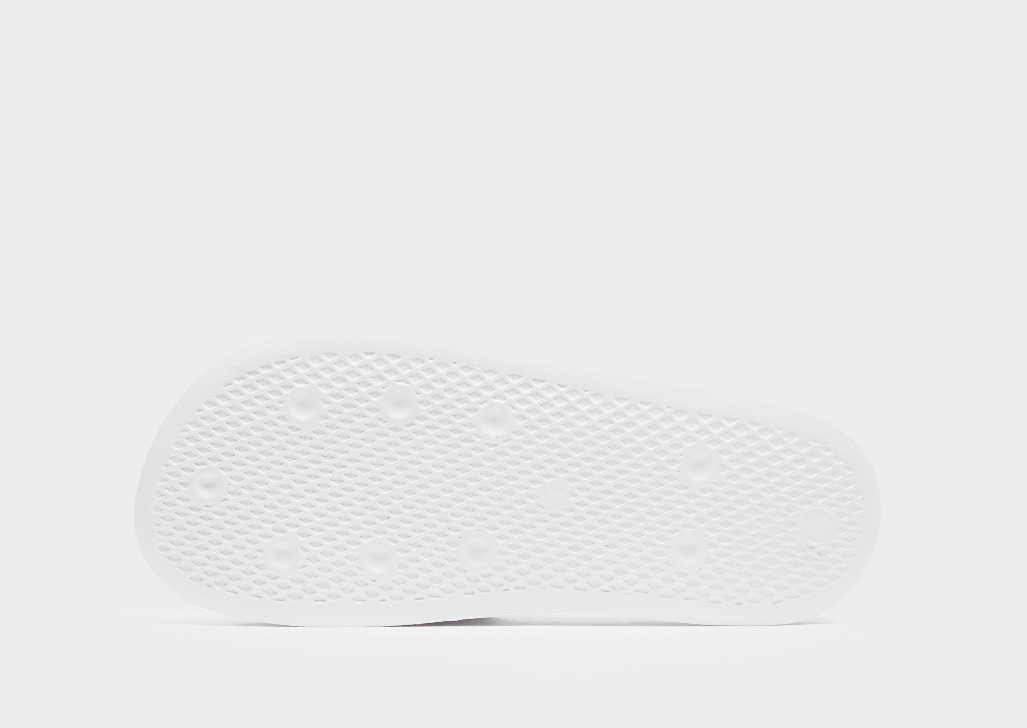 adidas Adilette.