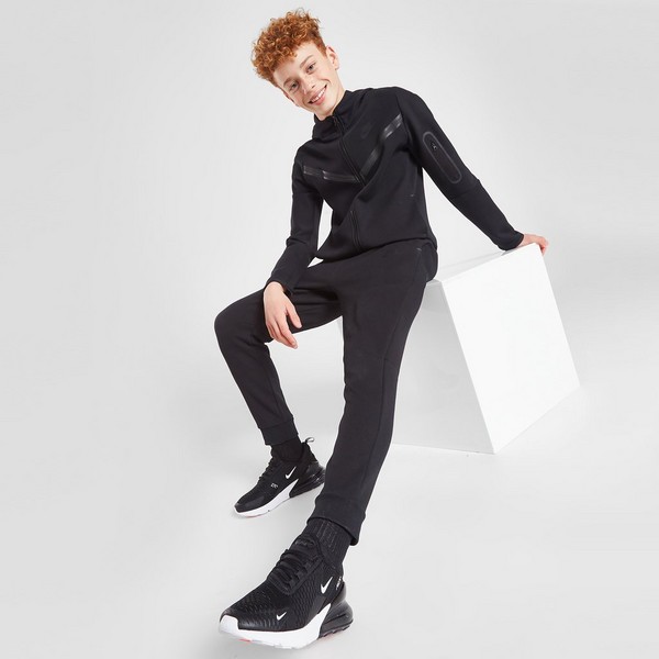 Co to Tech Fleece? Poznaj rewolucyjny materiał od Nike