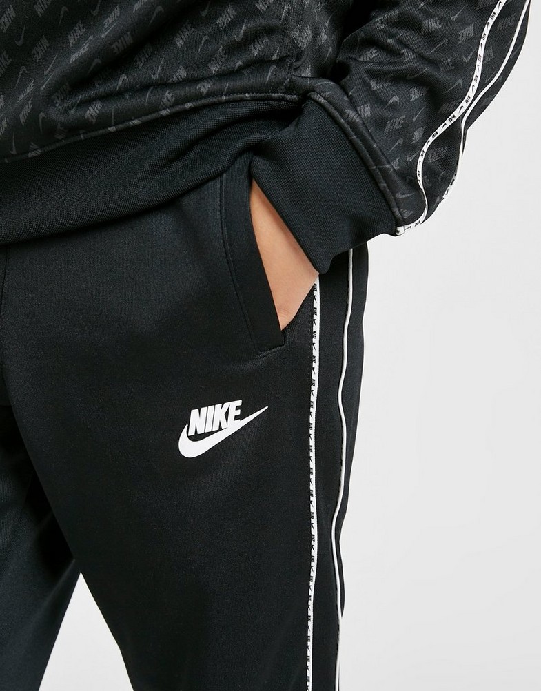 NIKE SPODNIE TAPE POLY TRACK PANTS JUNIOR DD4008010 Czarny