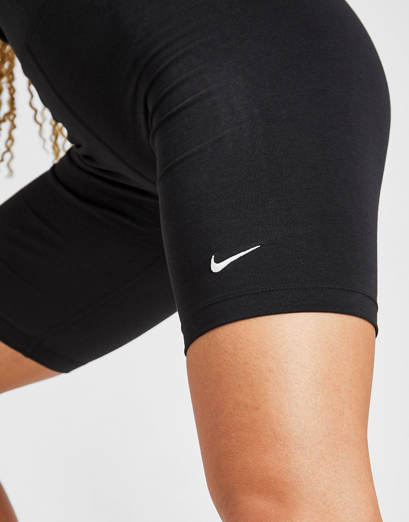Női rövidnadrág NIKE RÖVIDNADRÁG CORE SWOOSH CYCLE  CZ8526-010 Fekete