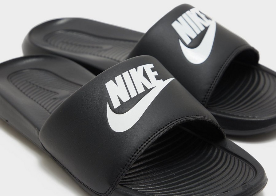 Чоловічі шльопанці NIKE VICTORI ONE SLIDE  CN9675-002 Чорний