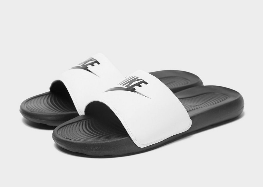 Чоловічі шльопанці NIKE VICTORI ONE SLIDE  CN9675-005 Чорний