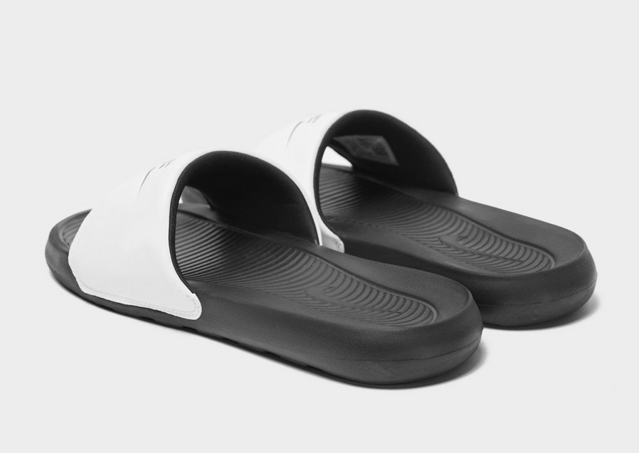 Чоловічі шльопанці NIKE VICTORI ONE SLIDE  CN9675-005 Чорний