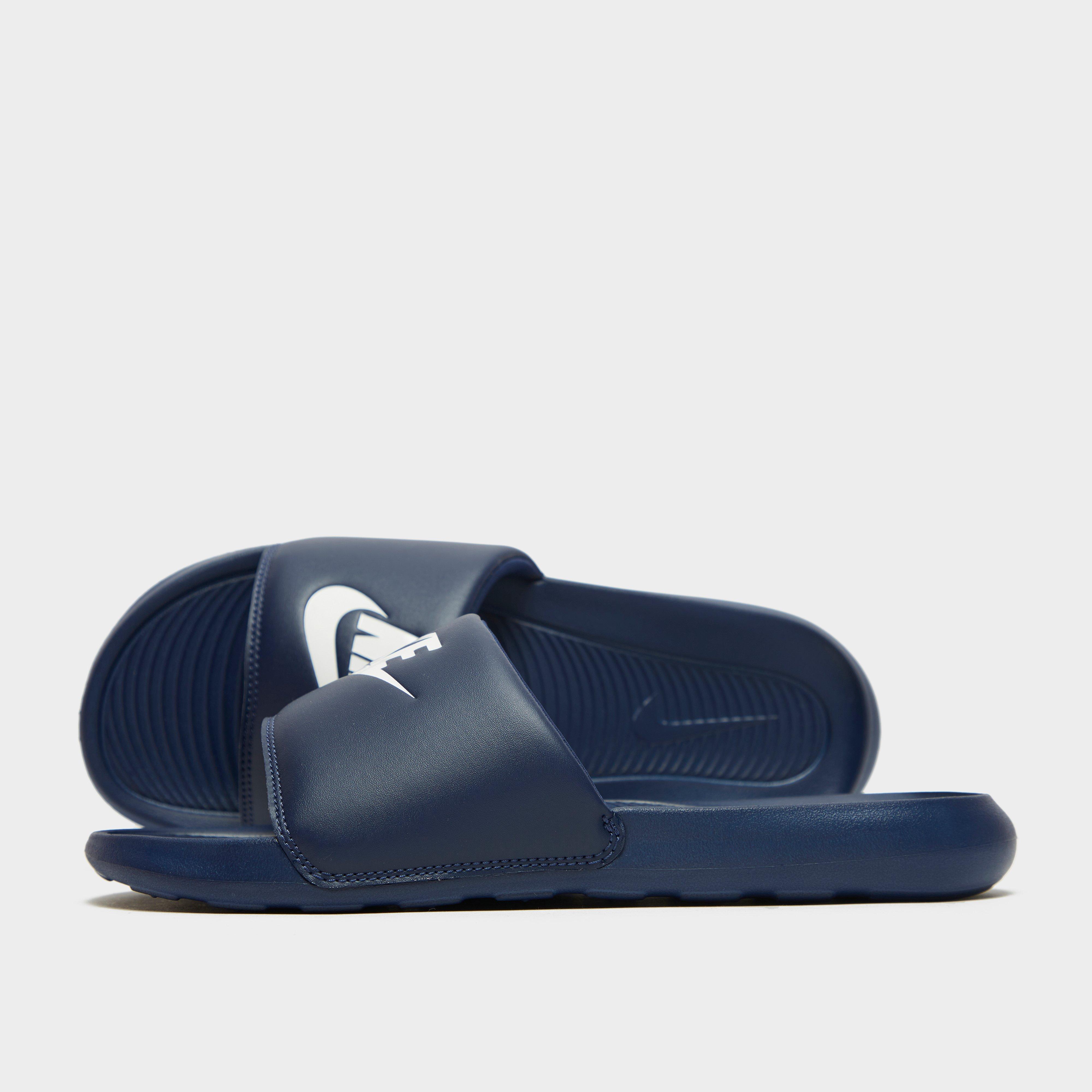 Férfi papucsok és flip-flopok NIKE VICTORI ONE SLIDE 
