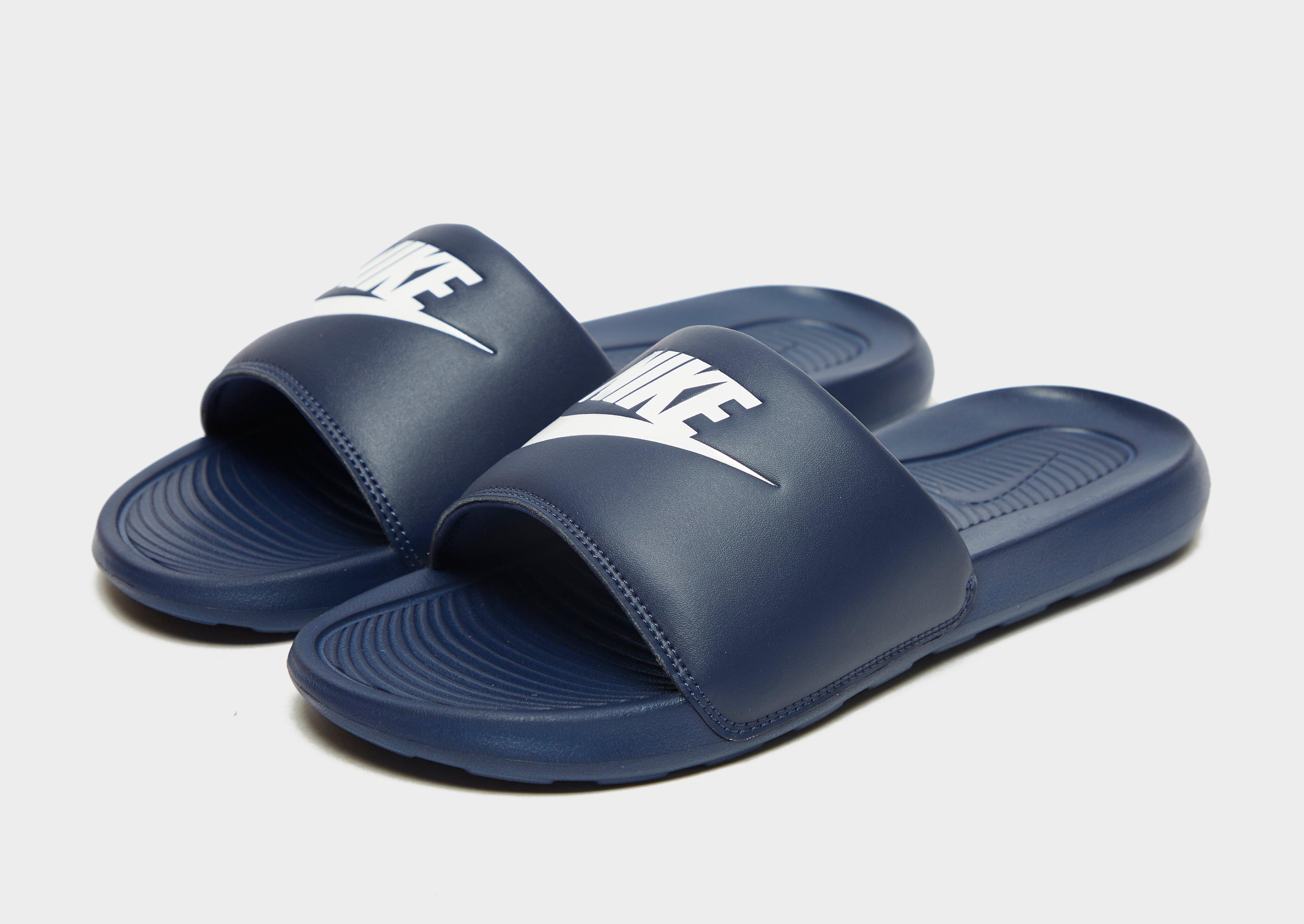 Férfi papucsok és flip-flopok NIKE VICTORI ONE SLIDE  CN9675-401 Sötétkék