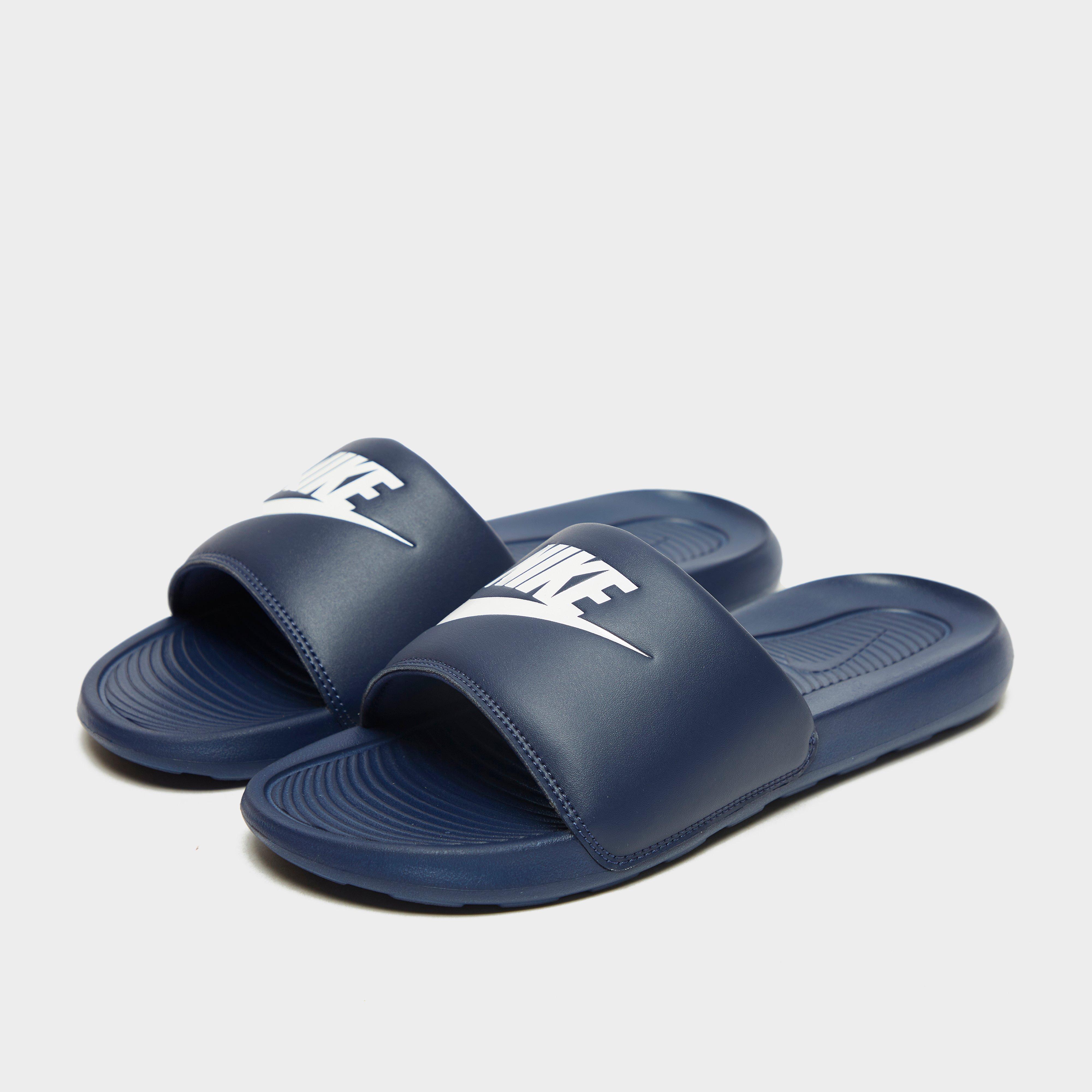 Férfi papucsok és flip-flopok NIKE VICTORI ONE SLIDE 