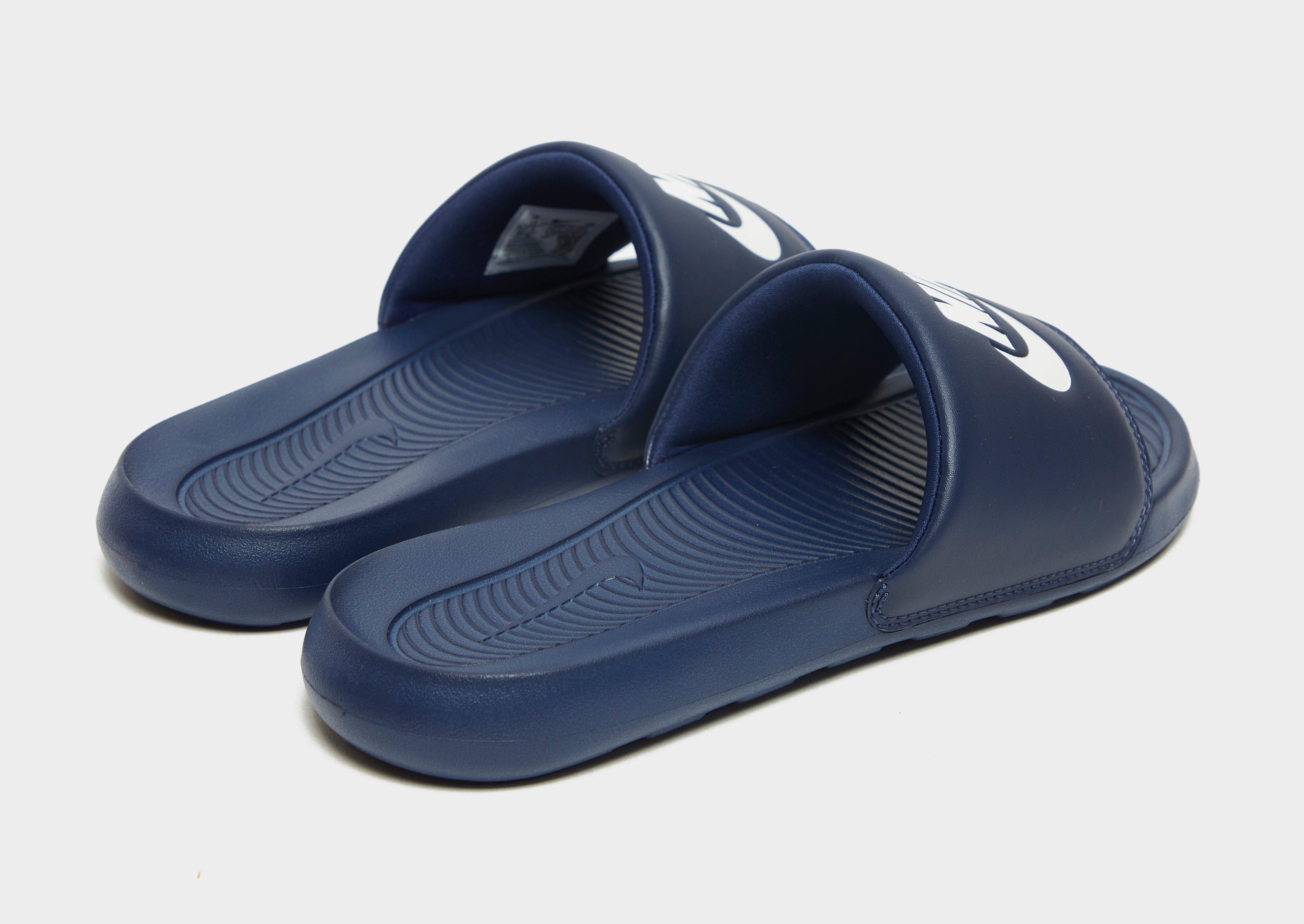 Férfi papucsok és flip-flopok NIKE VICTORI ONE SLIDE  CN9675-401 Sötétkék