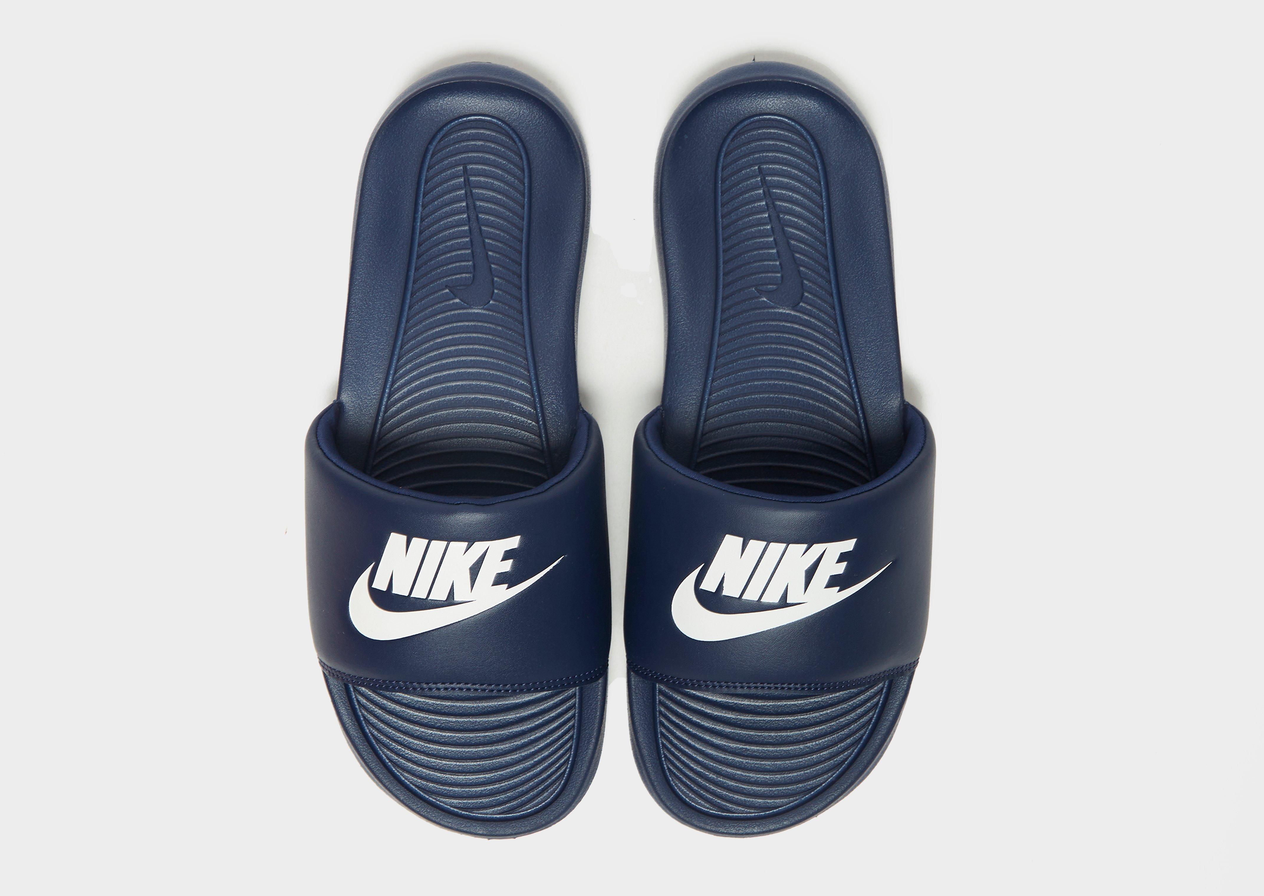Férfi papucsok és flip-flopok NIKE VICTORI ONE SLIDE  CN9675-401 Sötétkék