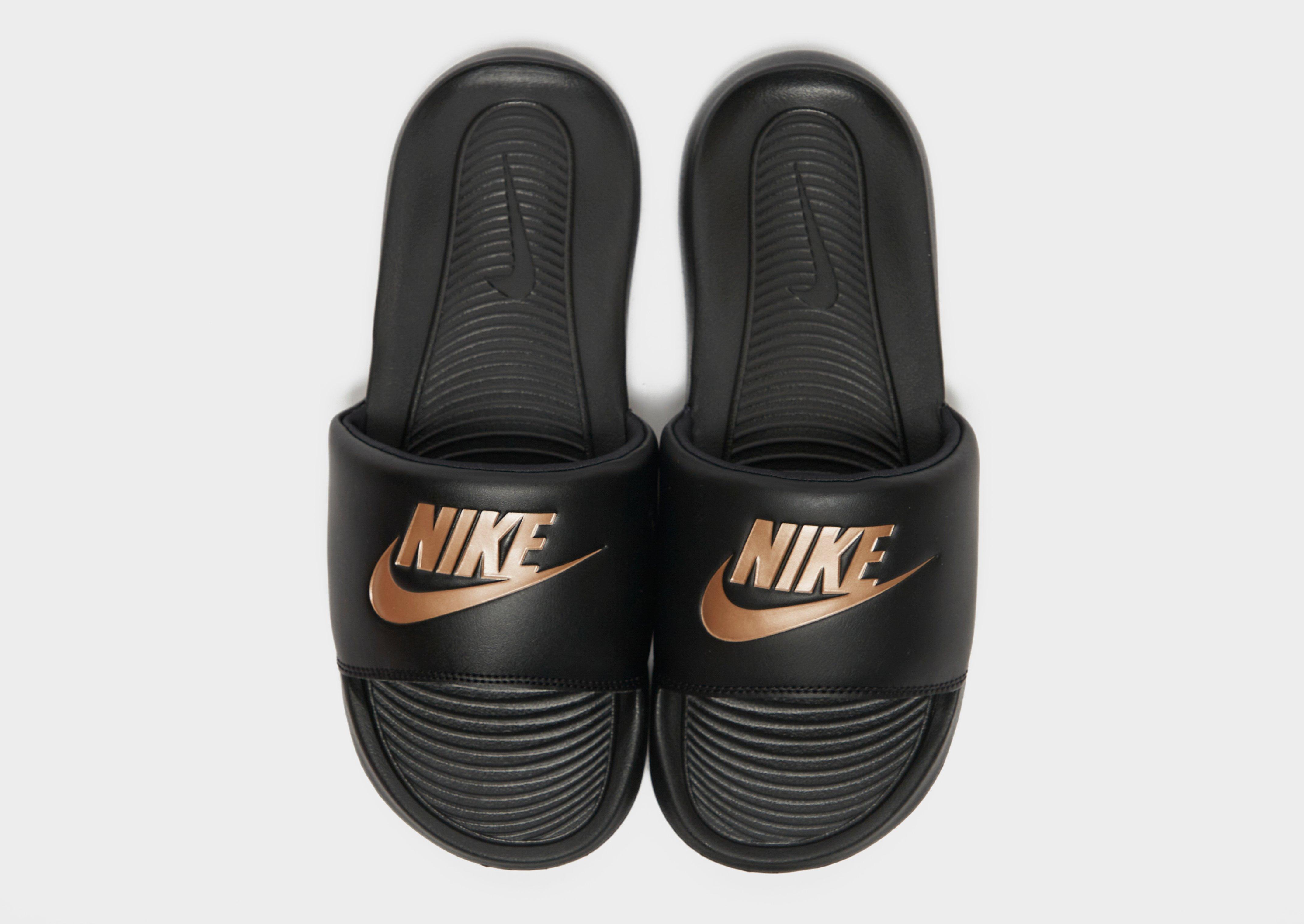 Șlapi de damă NIKE VICTORI ONE SLIDE  CN9677-001 Negru