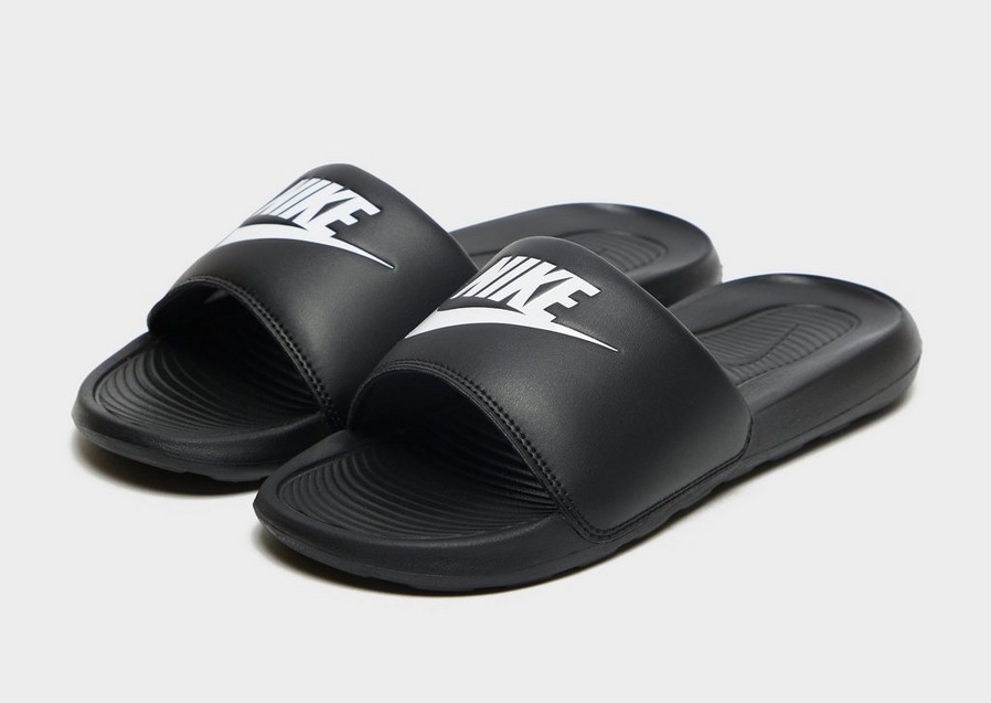 Жіночі шльопанці NIKE VICTORI ONE SLIDES  CN9677-005 Чорний