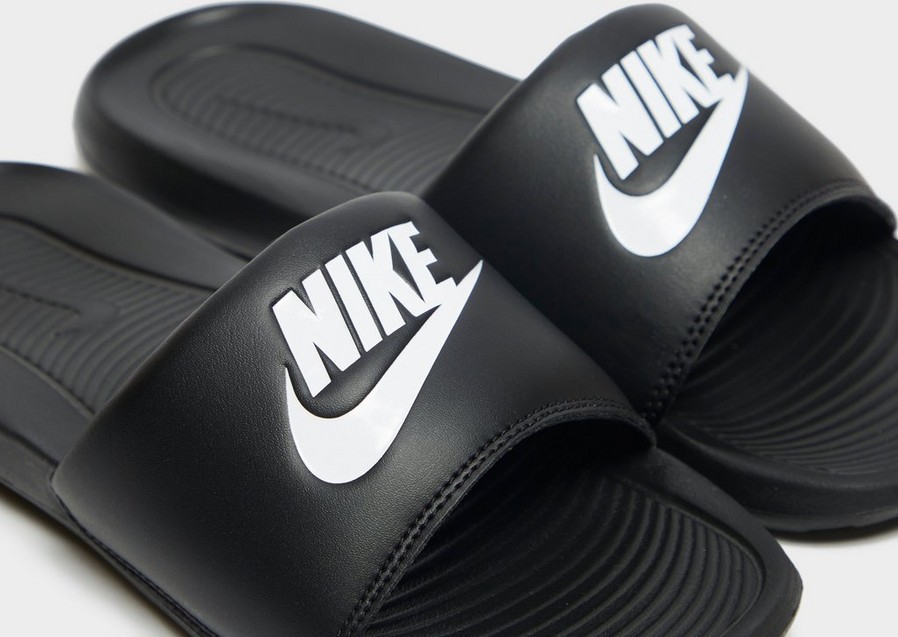 Жіночі шльопанці NIKE VICTORI ONE SLIDES  CN9677-005 Чорний