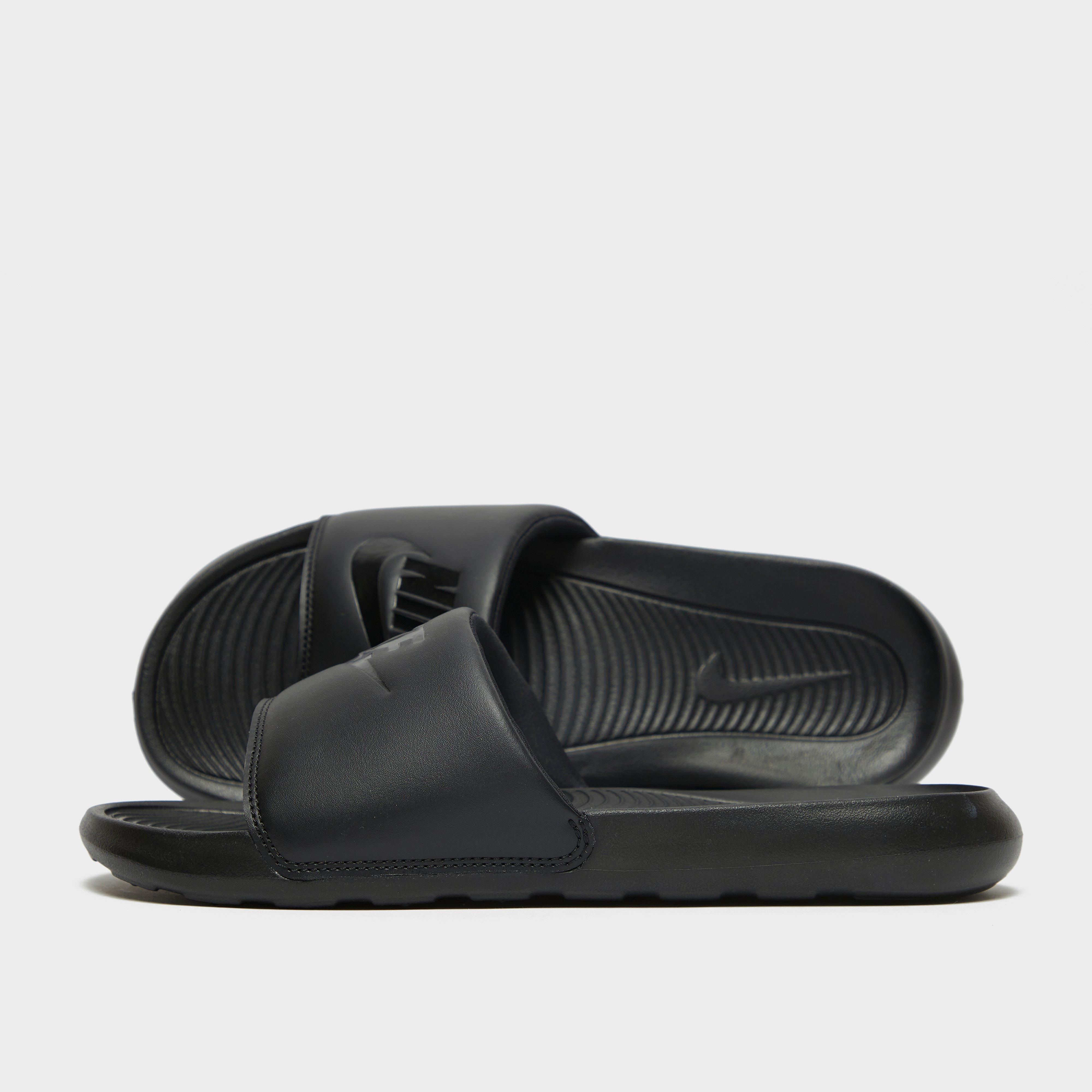 Férfi papucsok és flip-flopok NIKE VICTORI ONE SLIDE 
