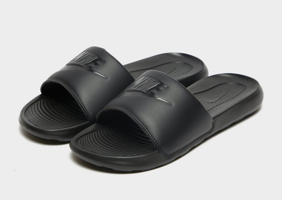 Чоловічі шльопанці NIKE VICTORI ONE SLIDE  CN9675-003 Чорний