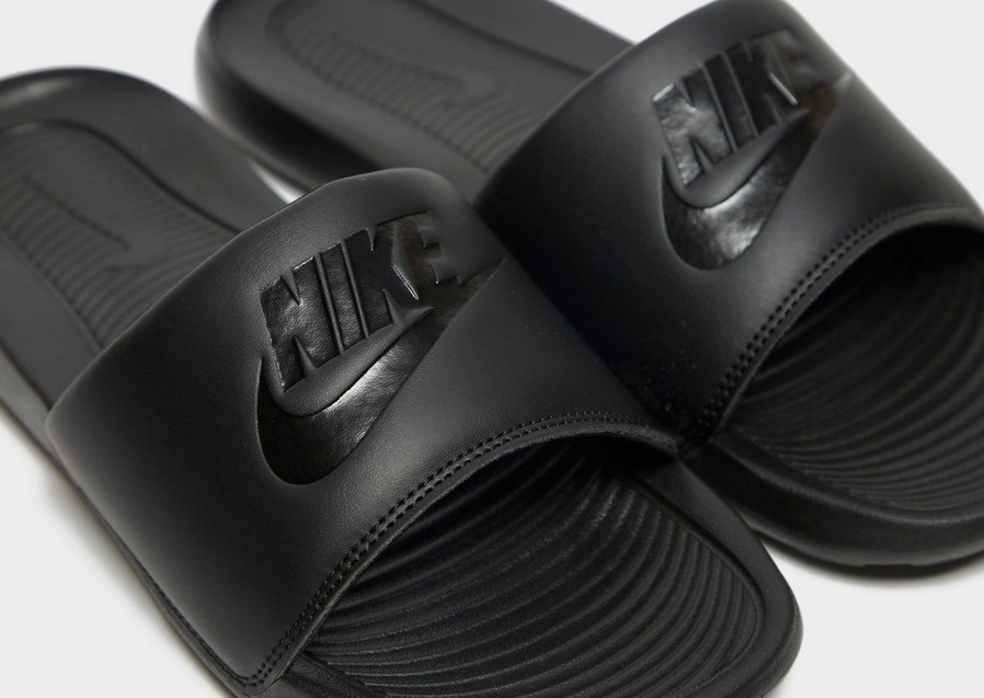 Чоловічі шльопанці NIKE VICTORI ONE SLIDE  CN9675-003 Чорний