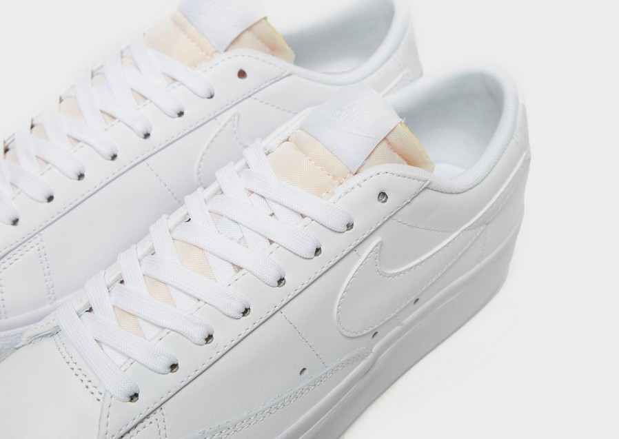 Dámske tenisky NIKE BLAZER LOW PLATFORM  DJ0292-100 Biela
