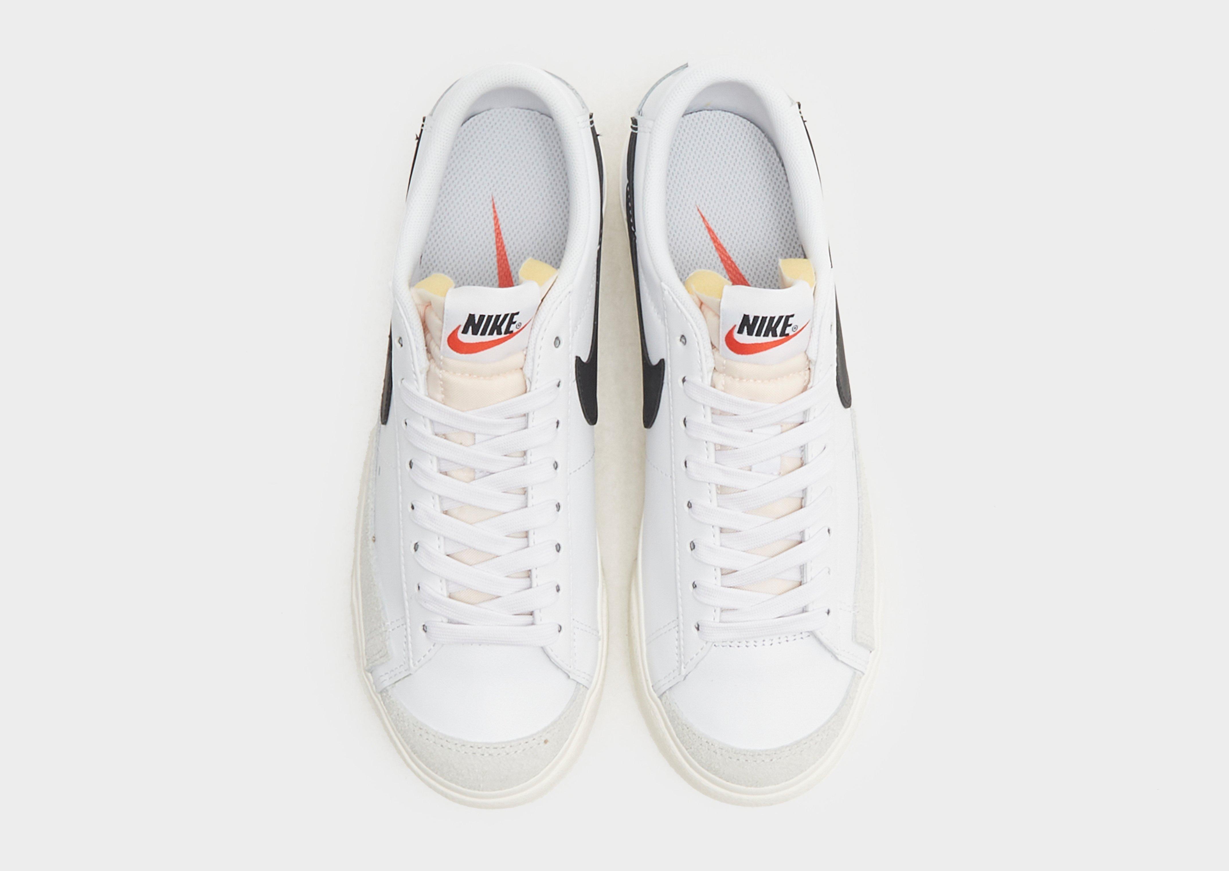 Kedai moterims NIKE BLAZER LOW PLATFORM  DJ0292-101 Balta