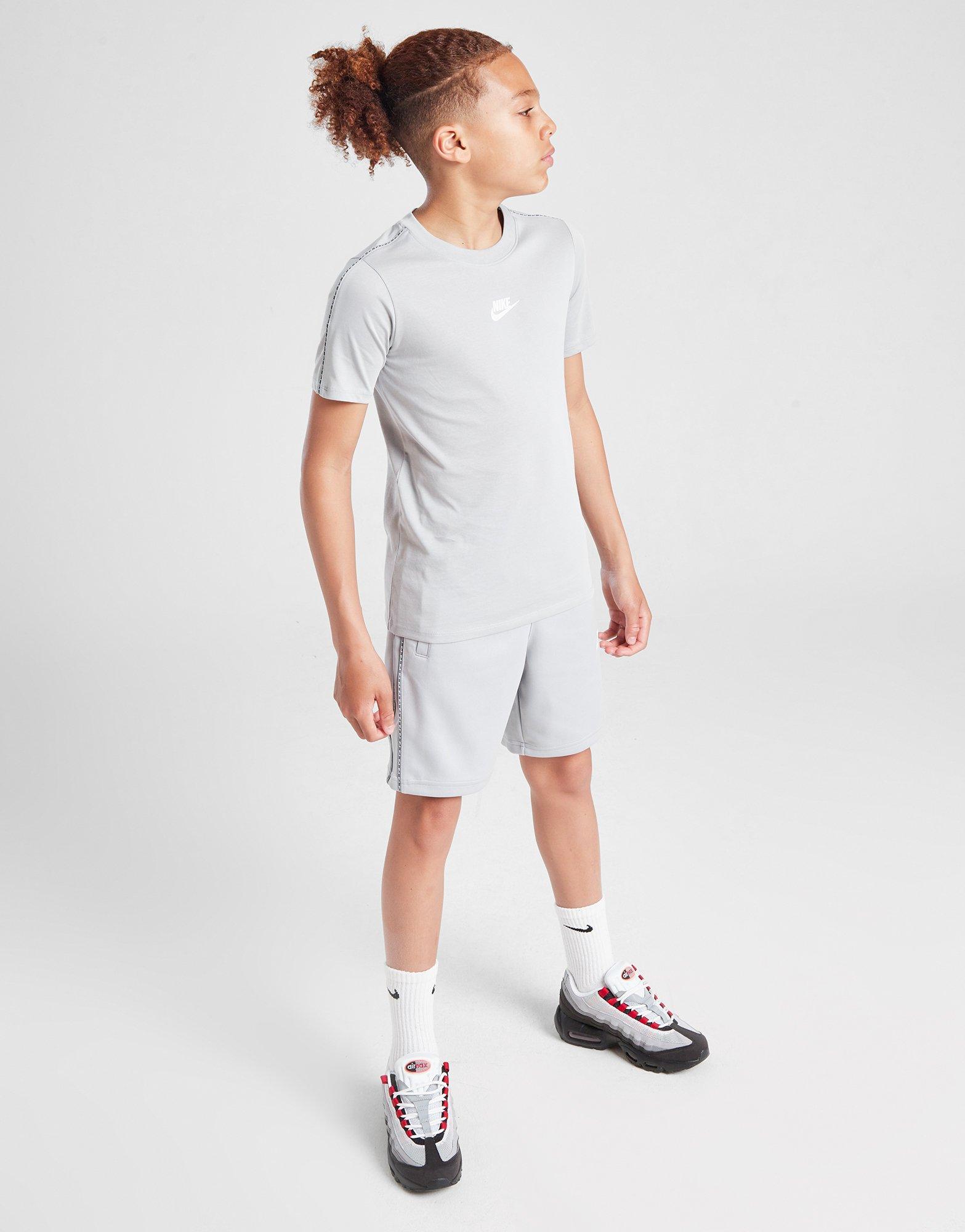 Дитячі футболки NIKE ФУТБОЛКА TAPE TEE GRY DD4012-077 Сірий